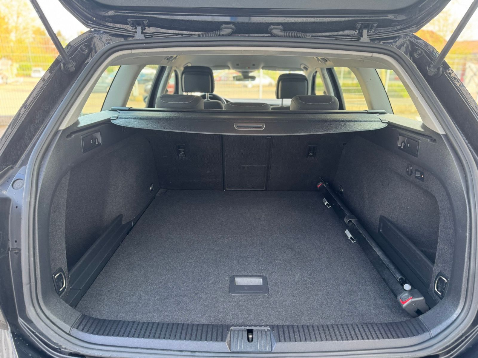 Volkswagen PASSAT | ACC | IQ.DRIVE | ACC | KAMERA | KEYLESS foto 18