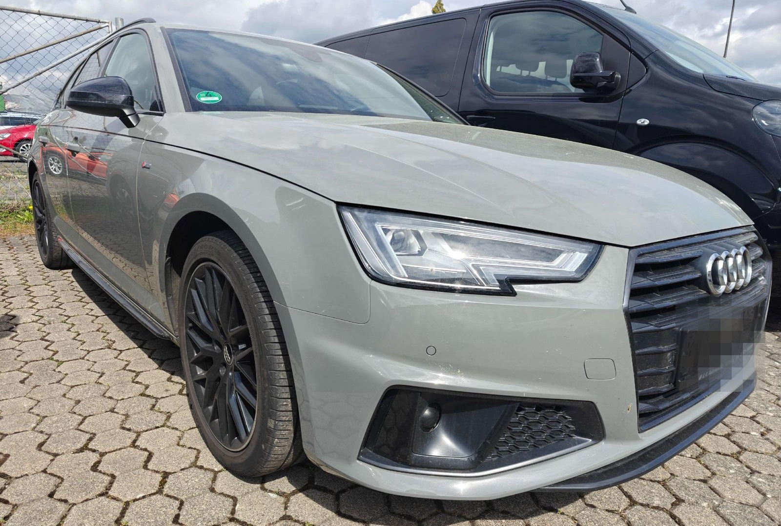 Audi A4 40 TFSI sport S-Line Blackline Navi AHK Keyle