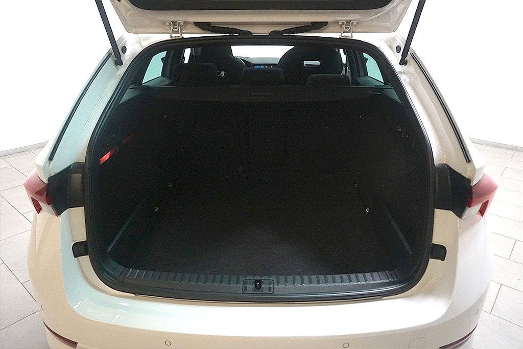 Skoda Octavia 2.0TDI DSG Sportpaket Virtual AHK Pano foto 15