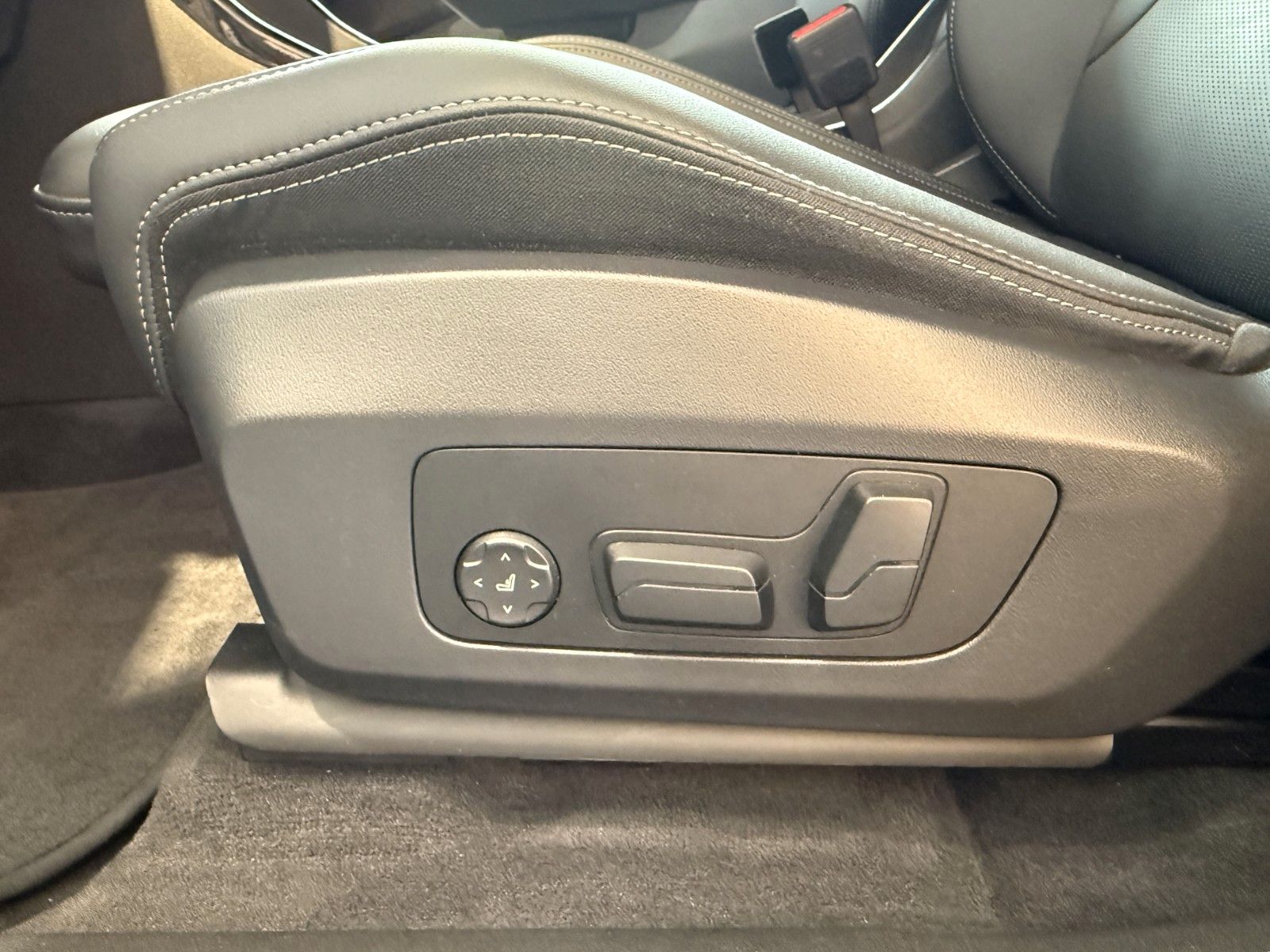 BMW iX1 30 xDr. M SPORT ACC+PANO+AHK+HARM+KOMF+AL foto 23