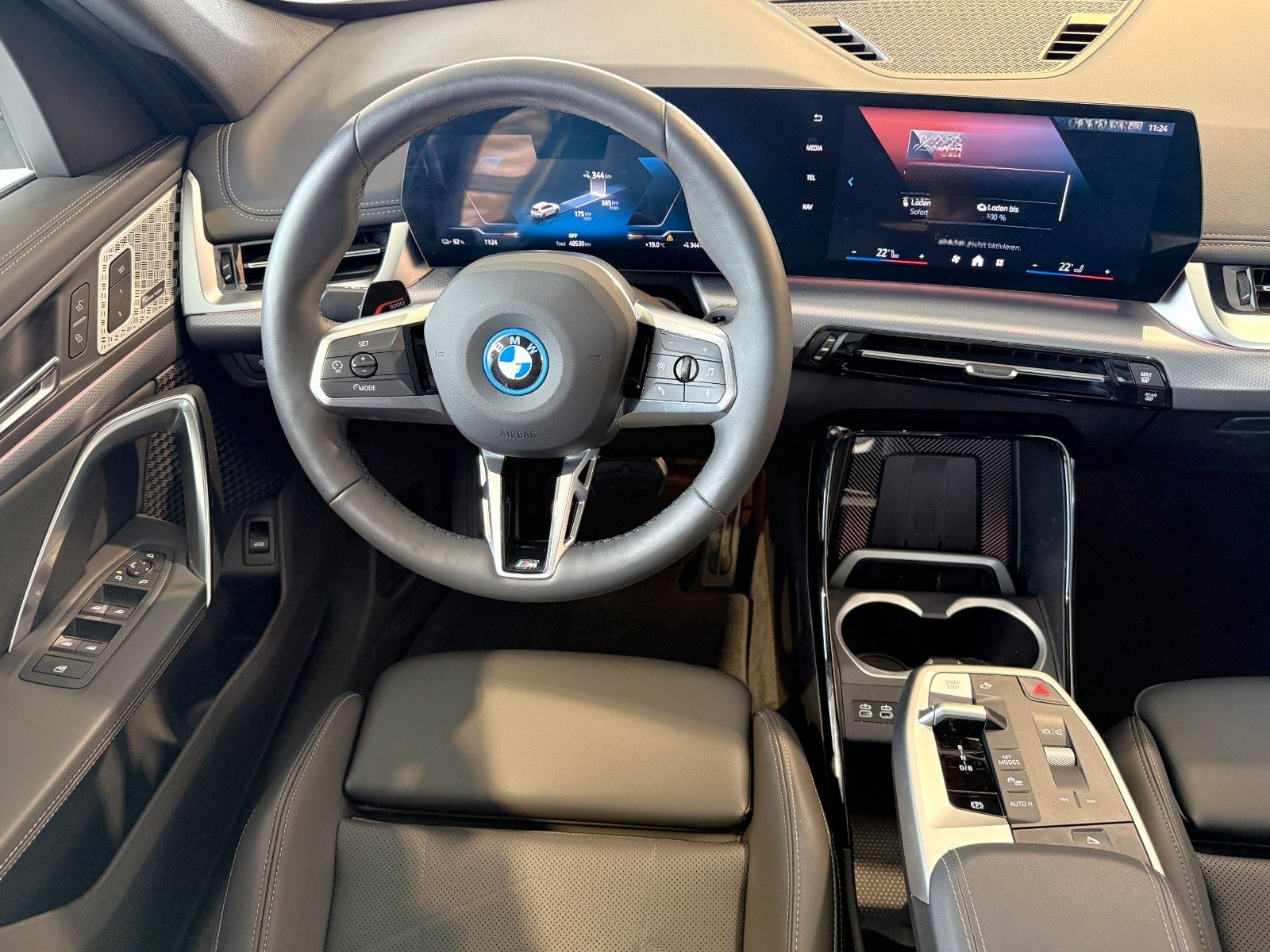 BMW iX1 30 xDr. M SPORT ACC+PANO+AHK+HARM+KOMF+AL foto 4