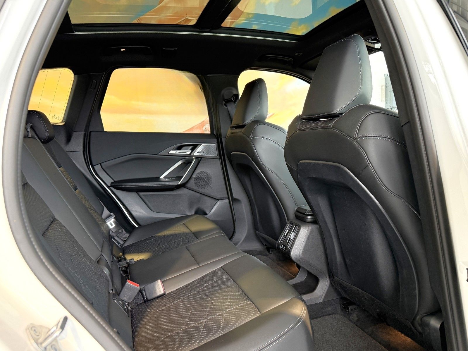 BMW iX1 30 xDr. M SPORT ACC+PANO+AHK+HARM+KOMF+AL foto 9