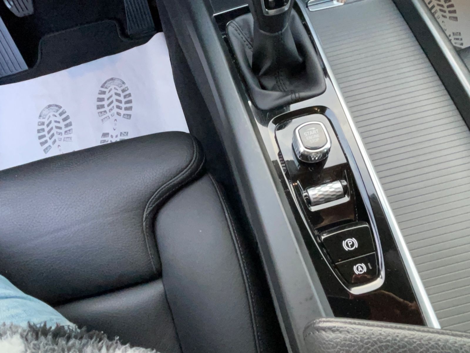 Volvo XC 60 Momentum Leder+Navi+Virtual Cockpit+Lane foto 16