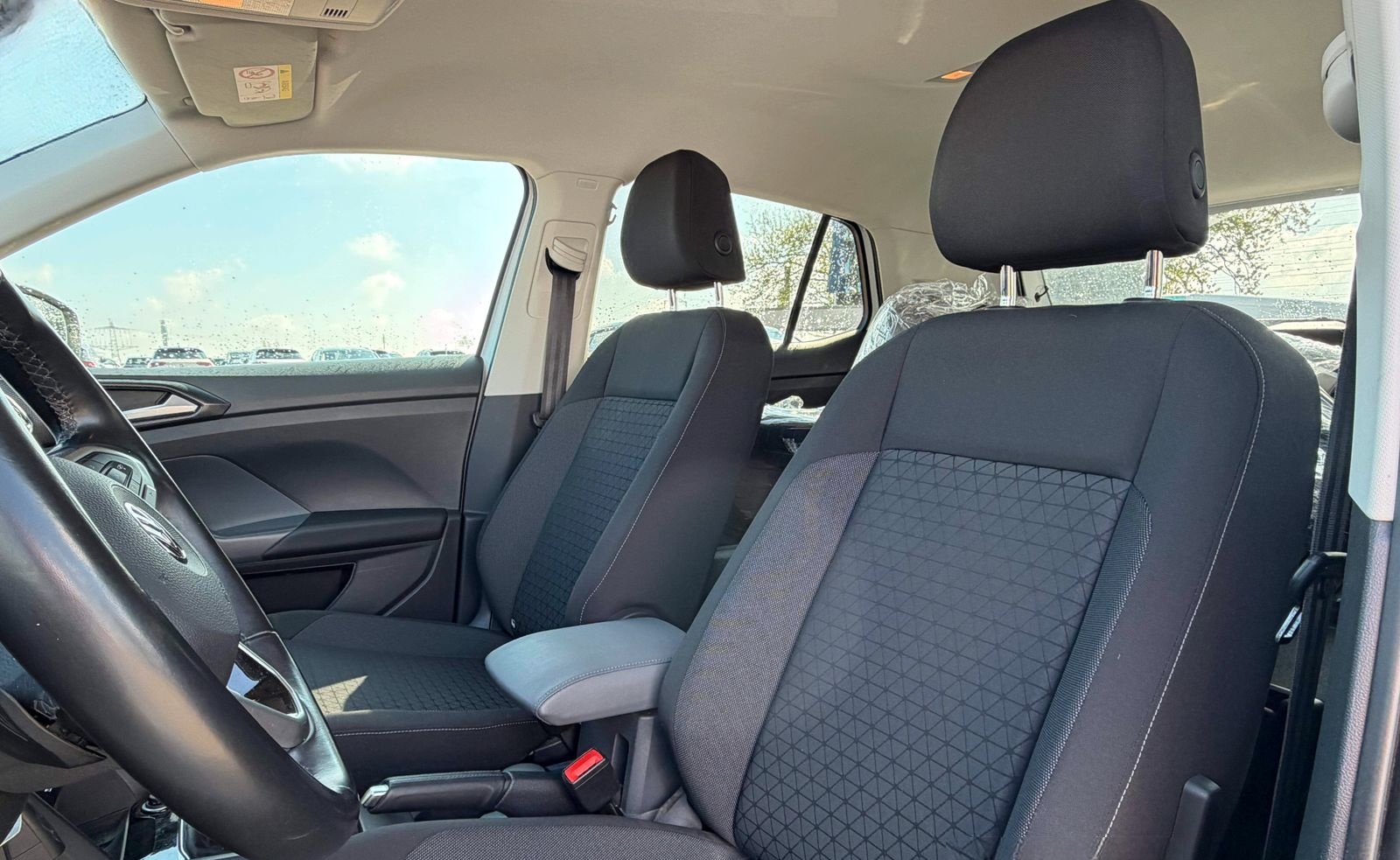 Volkswagen T-Cross 1.0 TSI DSG R-Line LED/DAB/DigCpt/Navi foto 4