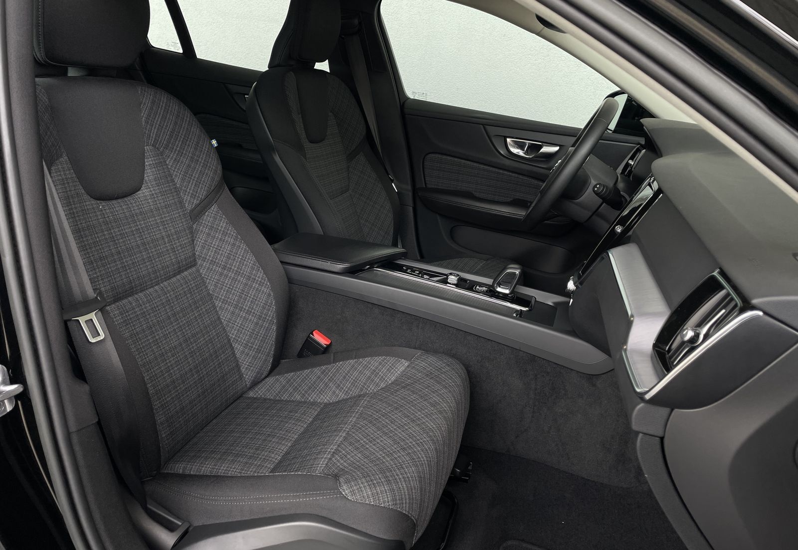 Volvo V60 B4 CORE*AHK*STANDHEIZUNG*LED*NAVI*1.HAND* foto 14