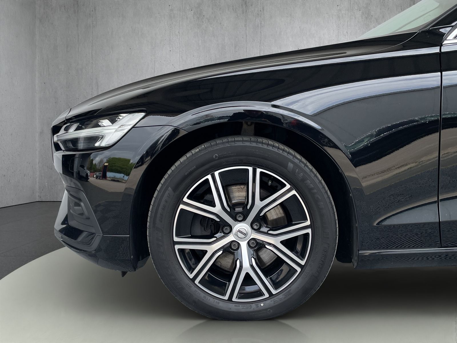 Volvo V60 B4 CORE*AHK*STANDHEIZUNG*LED*NAVI*1.HAND* foto 6