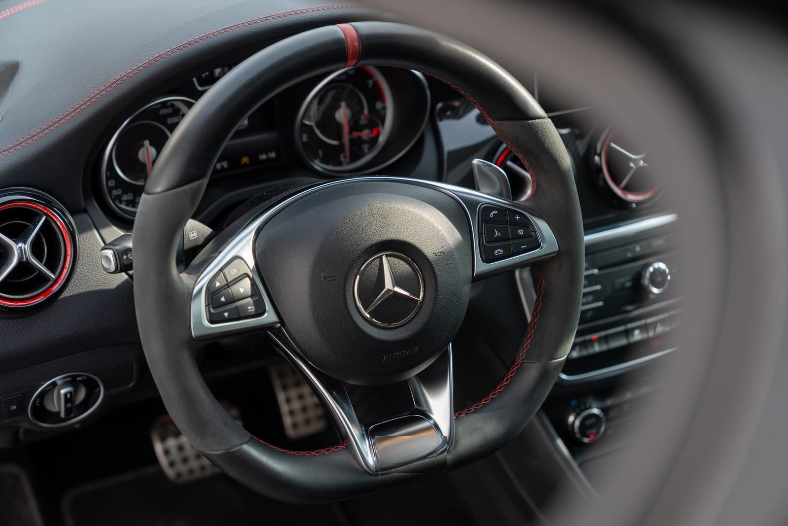 Mercedes-Benz GLA 45 AMG 4M*BI-XENON*NAVI*PANO*KAMERA*H&K* foto 16