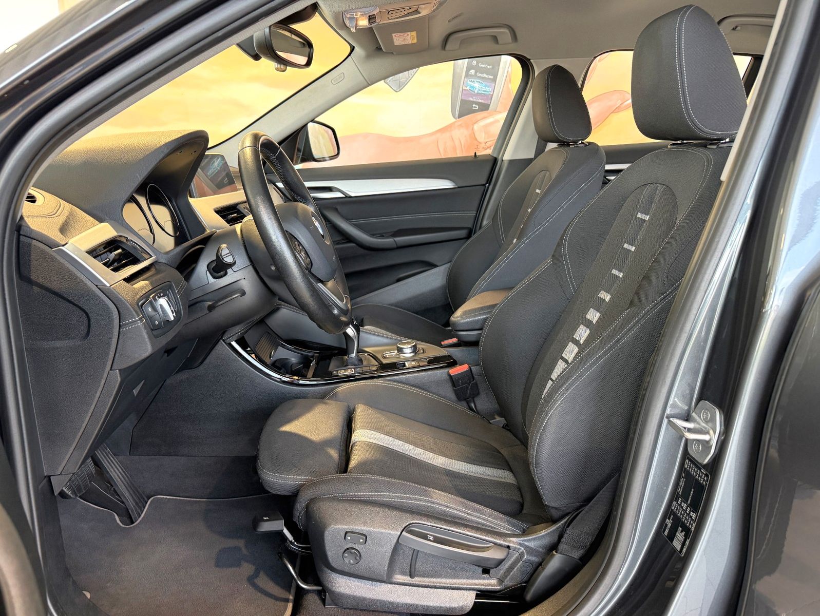 BMW X2 sDr. 20 i Advantage KAM+LED+AHK+HIFI+NAVI+AL foto 3