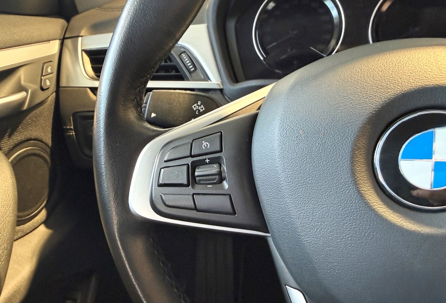 BMW X2 sDr. 20 i Advantage KAM+LED+AHK+HIFI+NAVI+AL foto 23