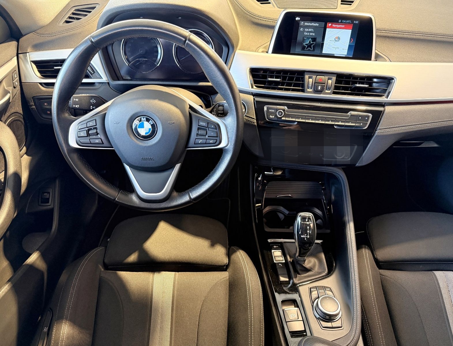 BMW X2 sDr. 20 i Advantage KAM+LED+AHK+HIFI+NAVI+AL foto 4