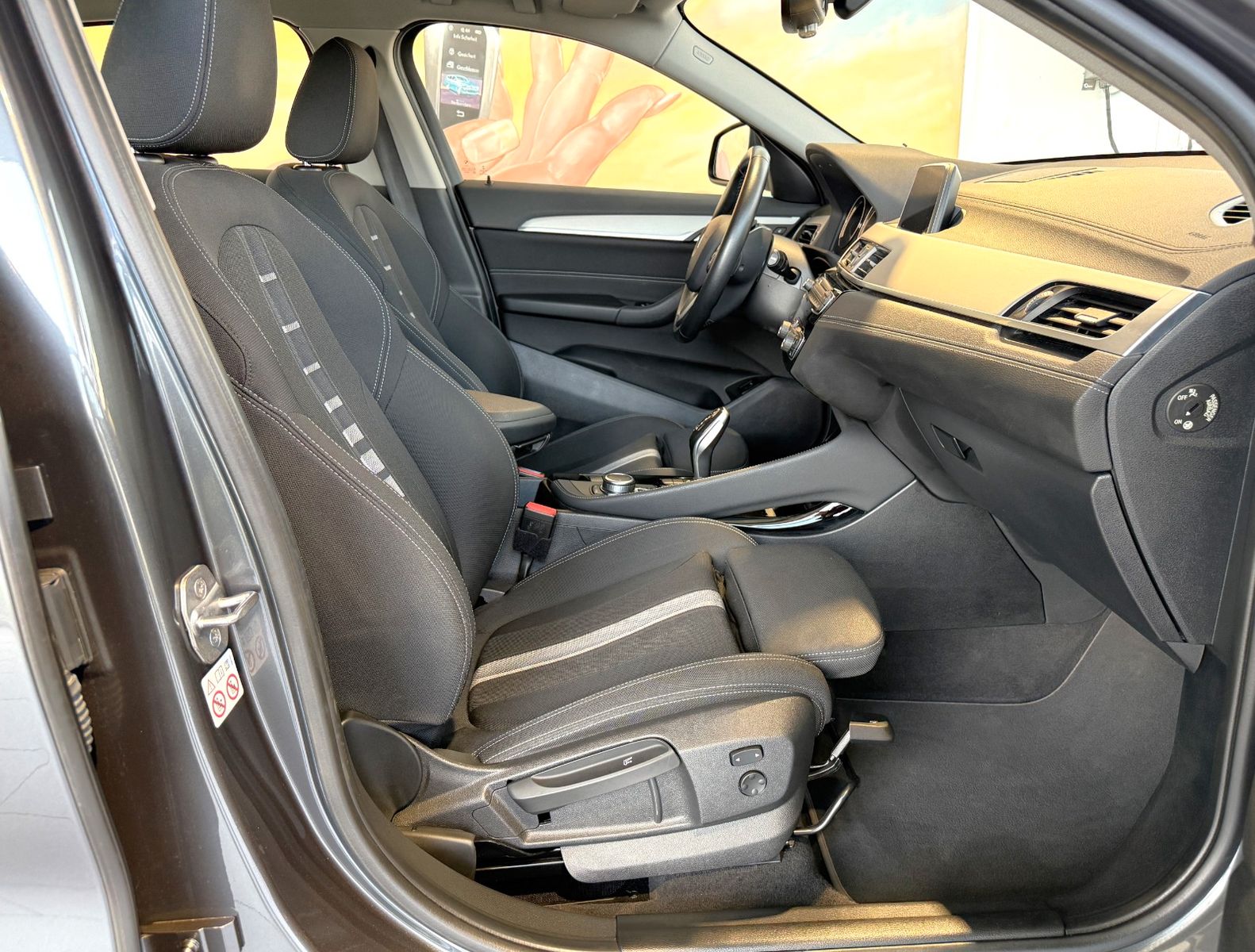 BMW X2 sDr. 20 i Advantage KAM+LED+AHK+HIFI+NAVI+AL foto 5