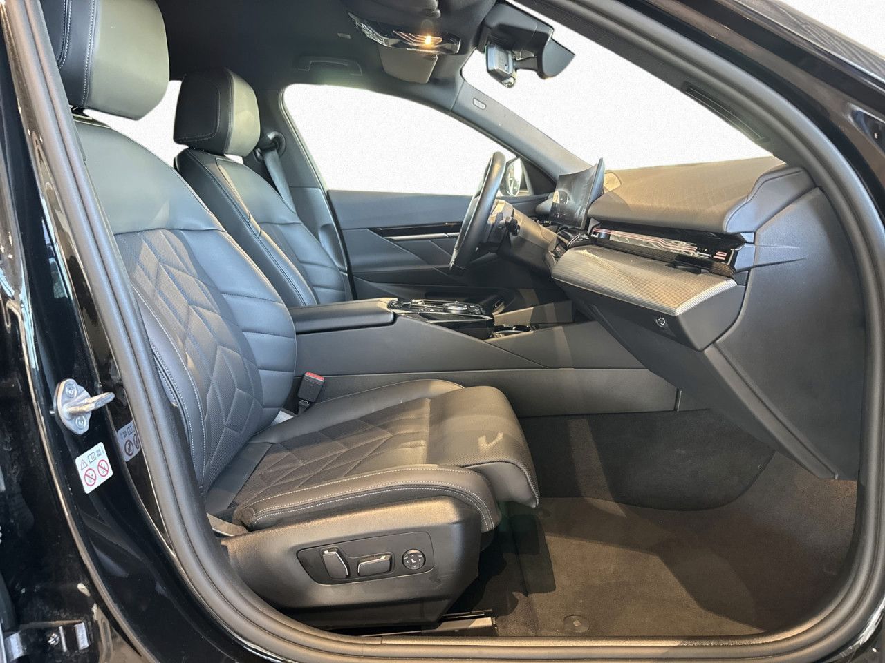 BMW 520d M SPORT AdLED DA+ KomfSitze SHZ Kamera 19" foto 11