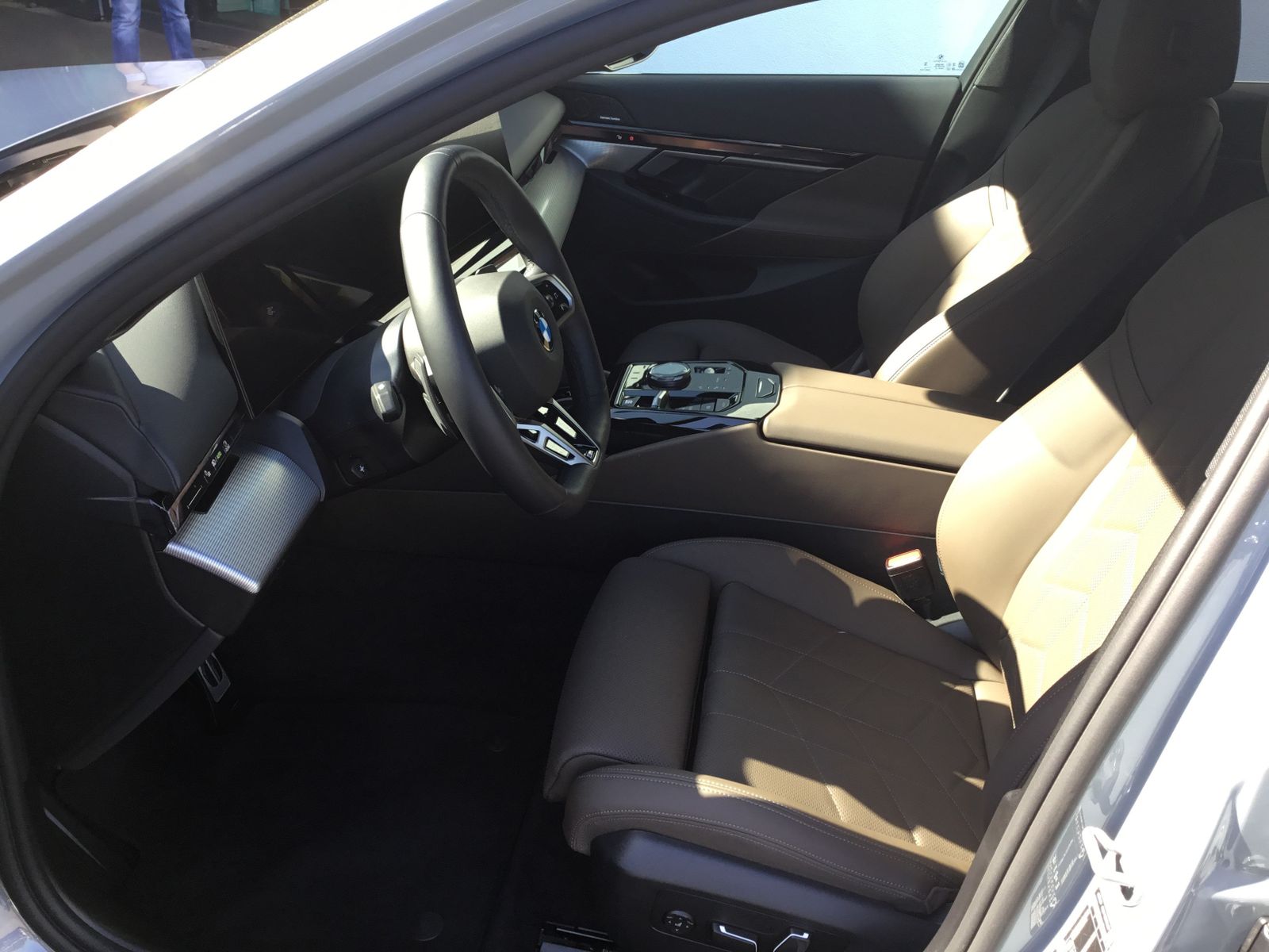 BMW 520d M SPORT+PANO+STANDHZ+KAMERA+ACC+ESITZE foto 11