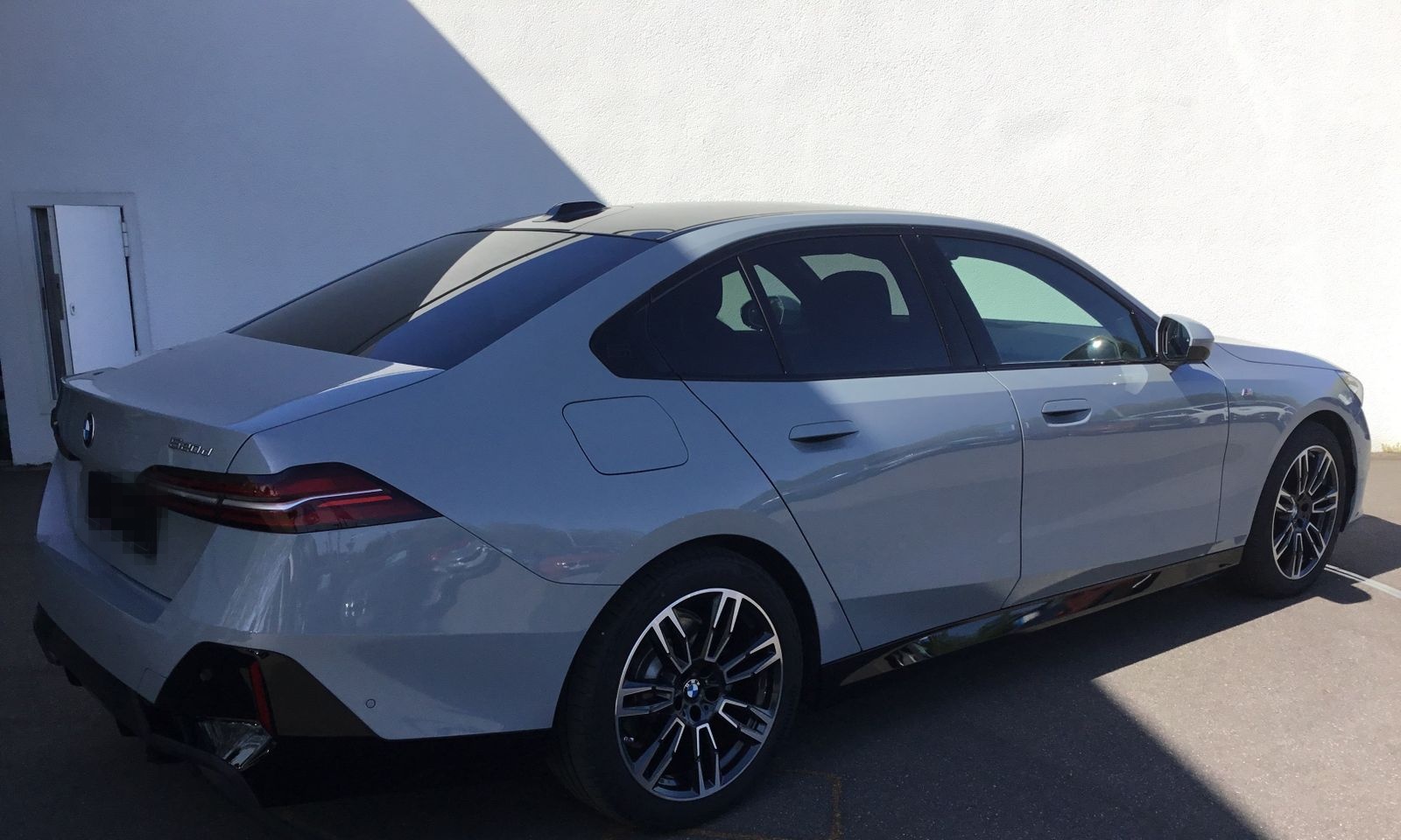BMW 520d M SPORT+PANO+STANDHZ+KAMERA+ACC+ESITZE foto 6