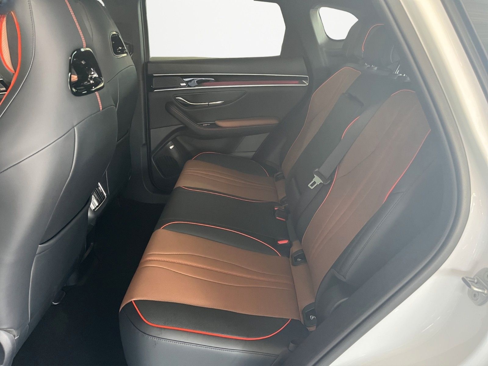 BYD SEAL U DM-i Design AWD /360°/HUD/SHZ/PANO-DA foto 10