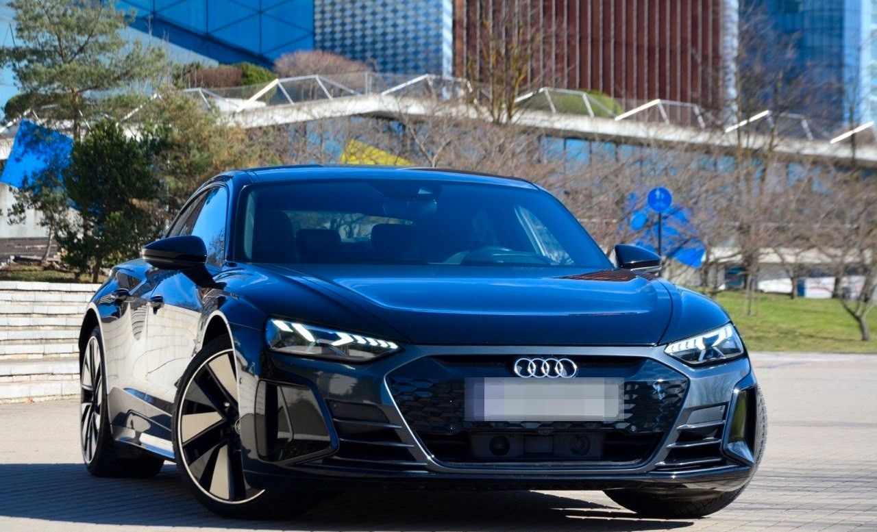 Audi quattro / Luftfederung / Laserlicht / B&O /PANO