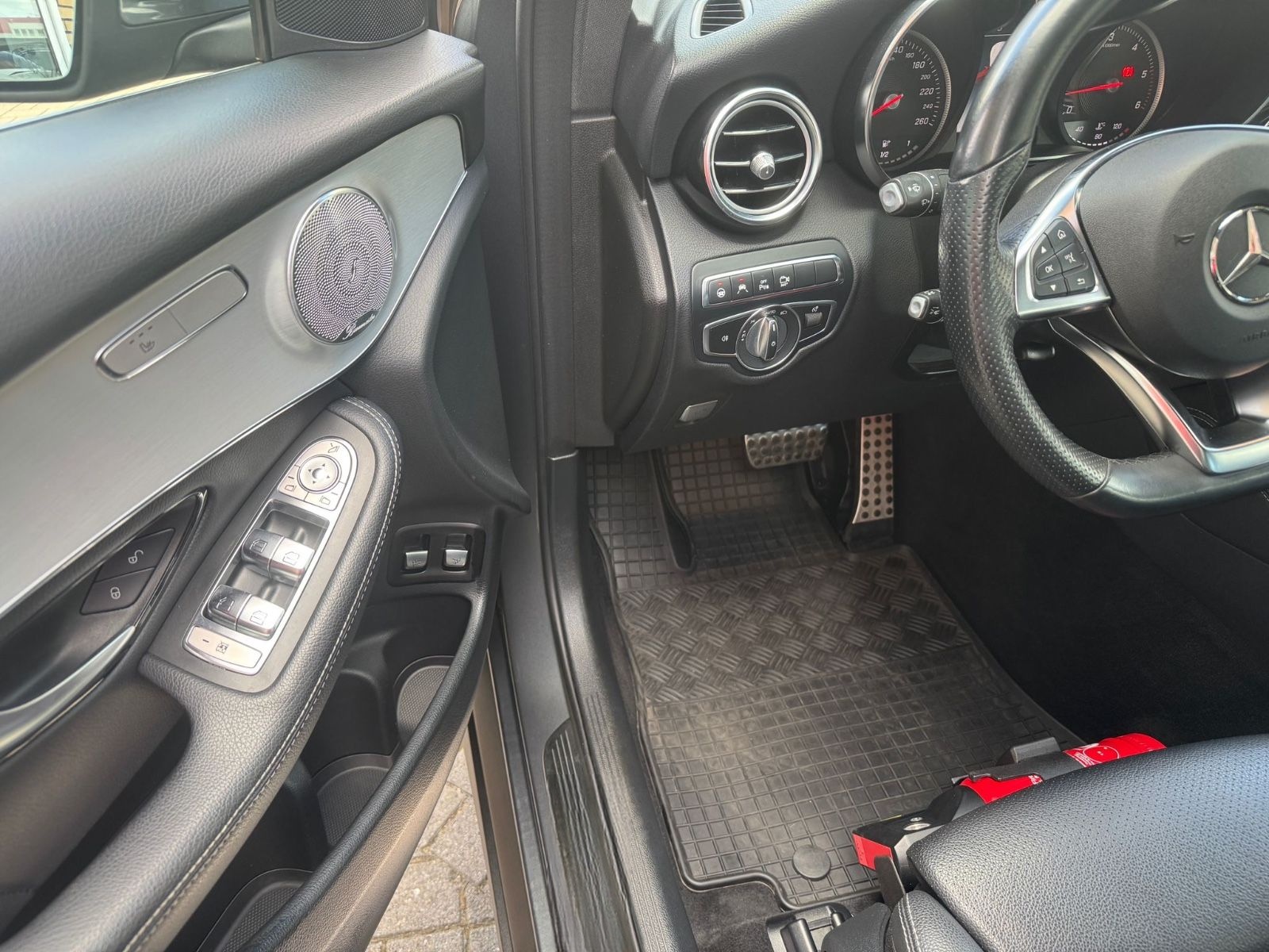 Mercedes-Benz GLC 350 d 4Matic Coupé AMG AHK foto 8