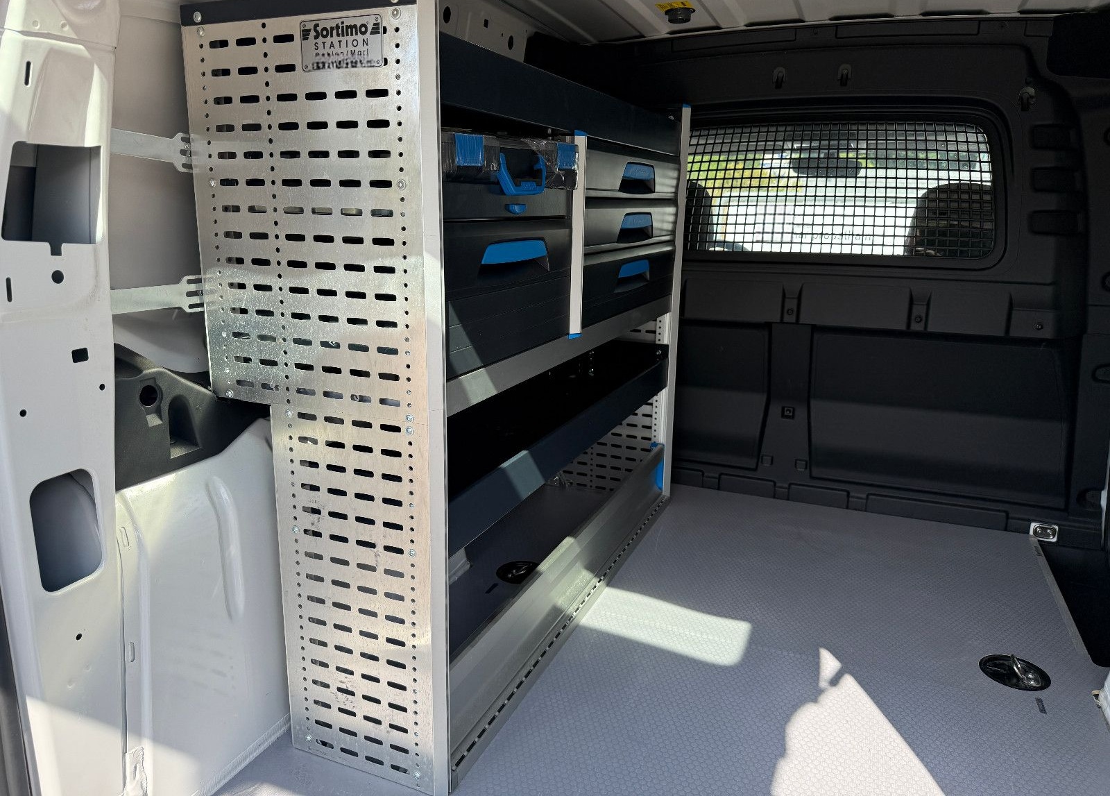 Volkswagen Caddy Cargo + 1. Hand + Sortimo + Navi + foto 13