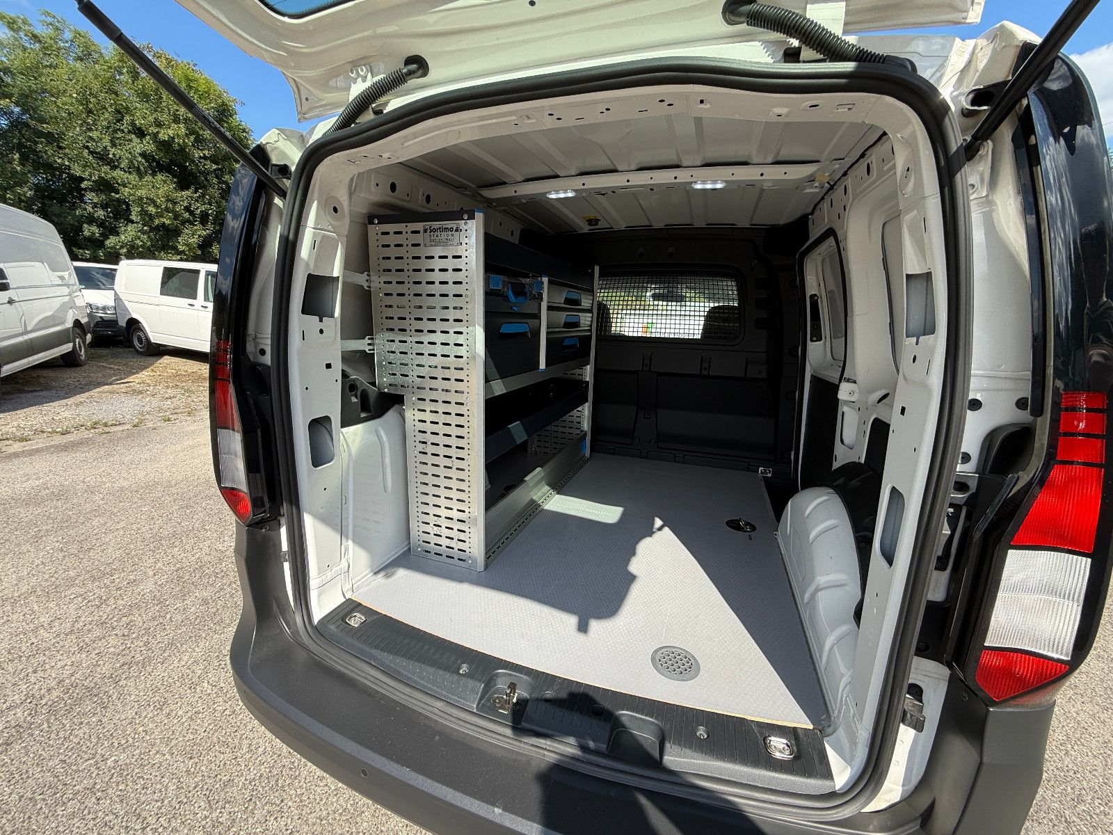 Volkswagen Caddy Cargo + 1. Hand + Sortimo + Navi + foto 14