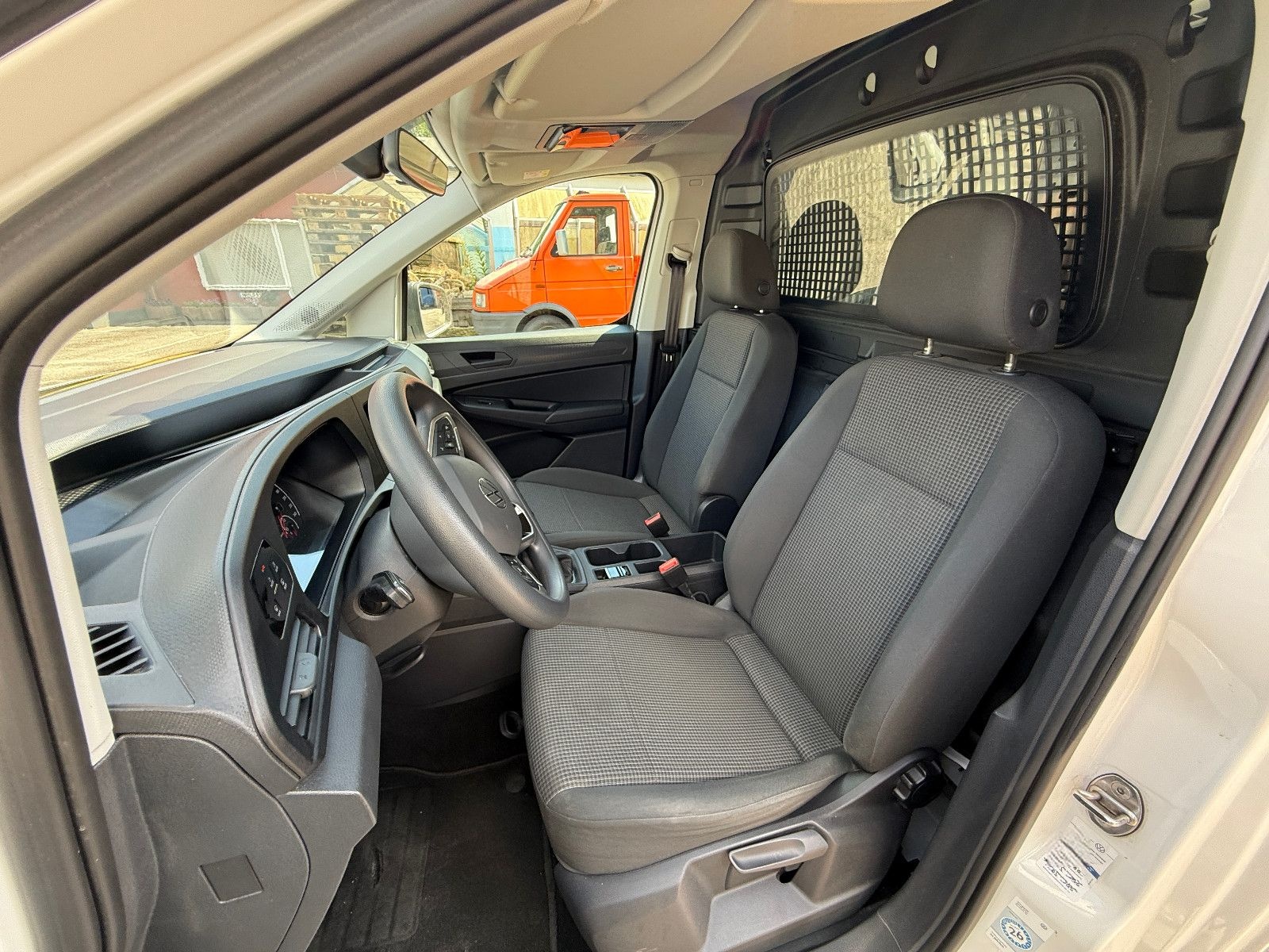 Volkswagen Caddy Cargo + 1. Hand + Sortimo + Navi + foto 18