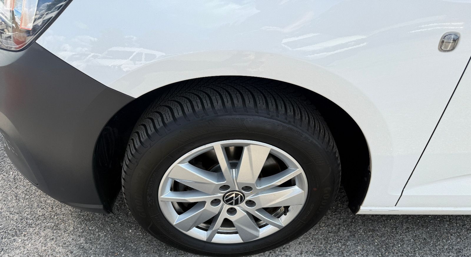 Volkswagen Caddy Cargo + 1. Hand + Sortimo + Navi + foto 9