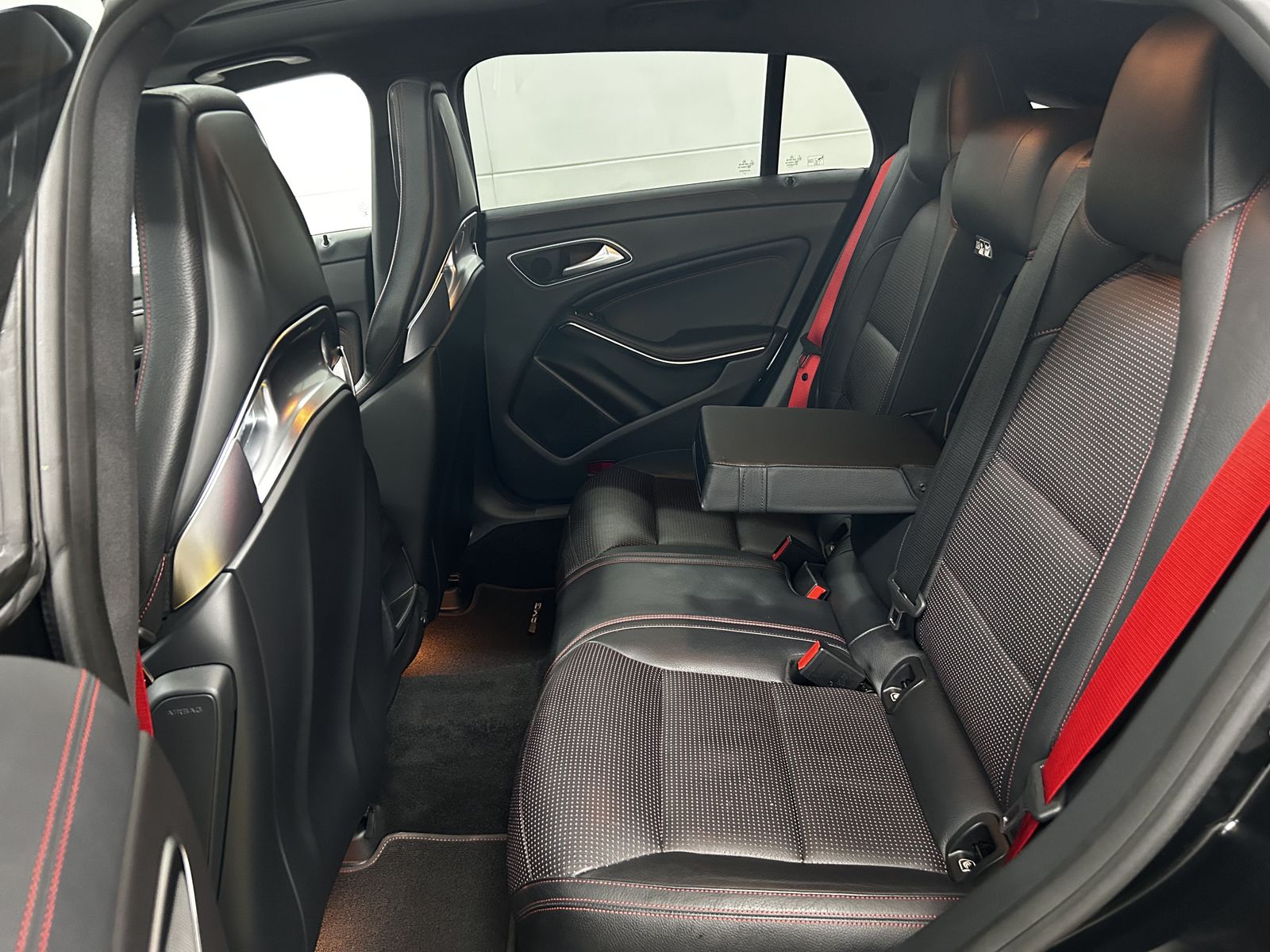 Mercedes-Benz CLA 45 AMG Shooting Brake 4Matic+Pano+H&K+Memory foto 22