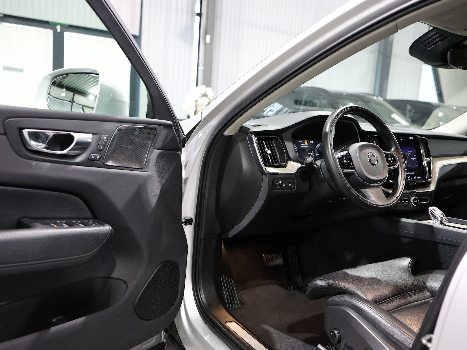 Volvo XC60 AWD P-HEV INSCRIPTION RECHARGE XENIUM foto 13