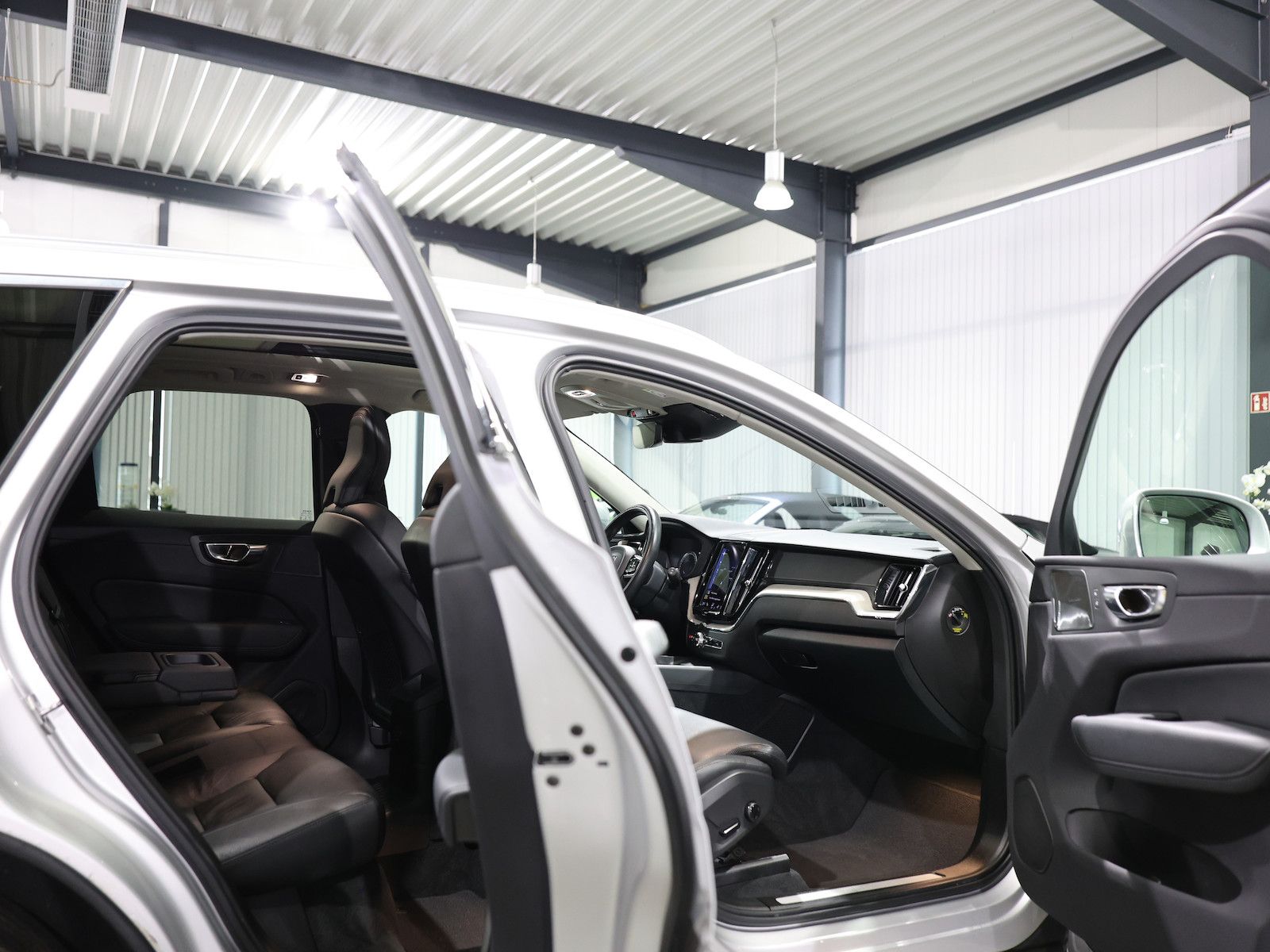 Volvo XC60 AWD P-HEV INSCRIPTION RECHARGE XENIUM foto 17