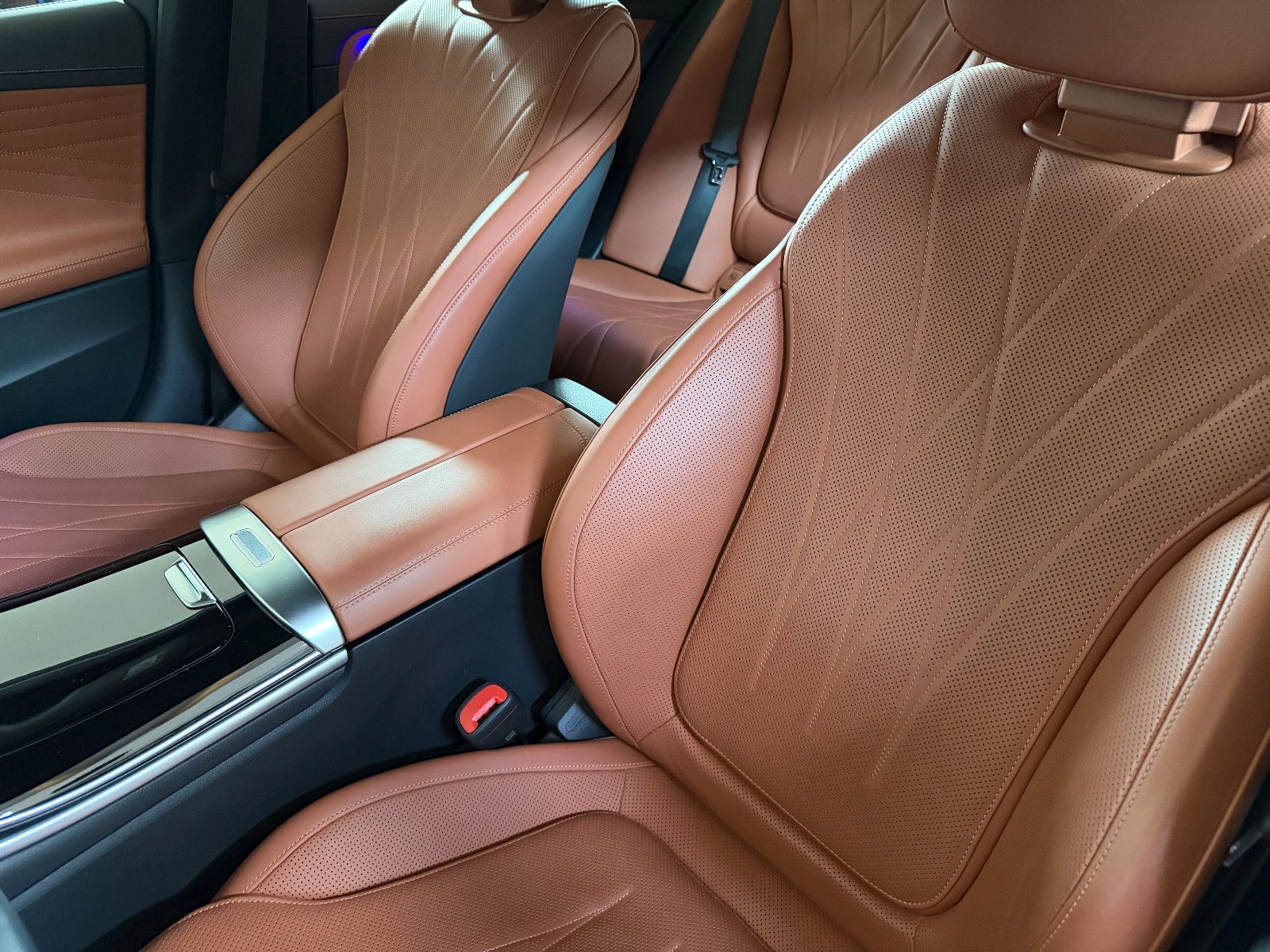 Mercedes-Benz C 300 4Matic/AMG/HEAD-UP/KEYLESS/360°/DIGI.LIGHT foto 16