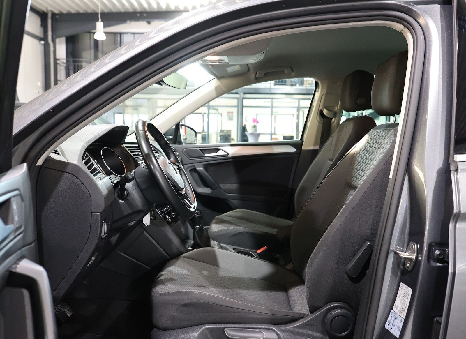 Volkswagen Tiguan 2.0 TDI Comfortline / LED, ACC+LANE, NAVI foto 16