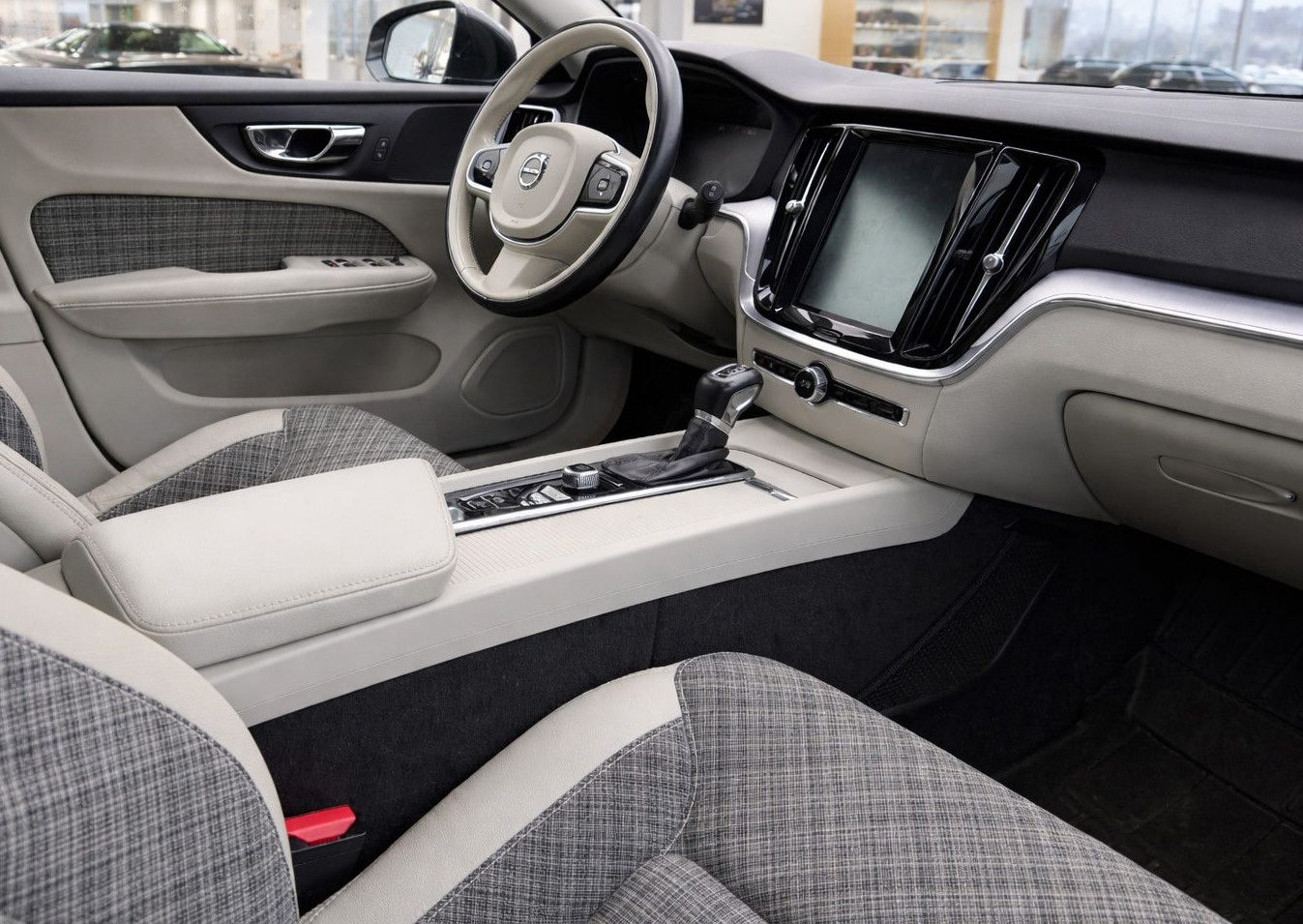 Volvo V60 D3 Momentum Pro - FULL-LED+PANO+DAB+KEYLESS foto 5