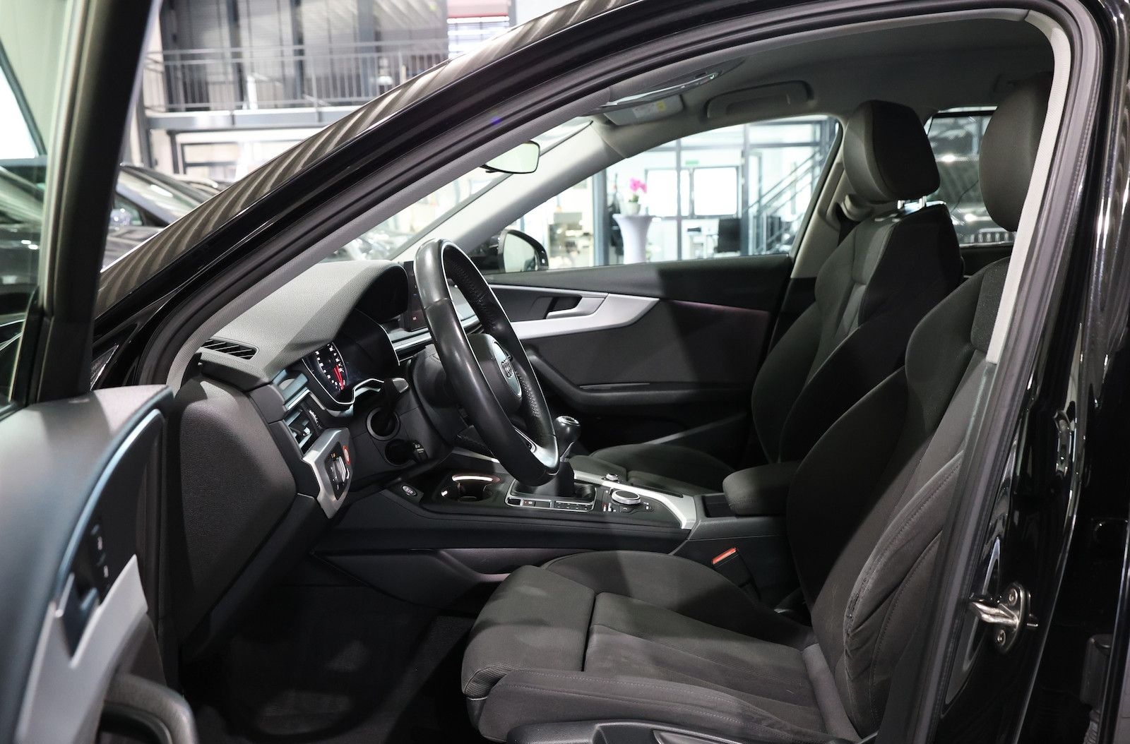 Audi A4 Avant 35 TFSI SPORT / 1.HAND / LED / NAVI+ foto 14