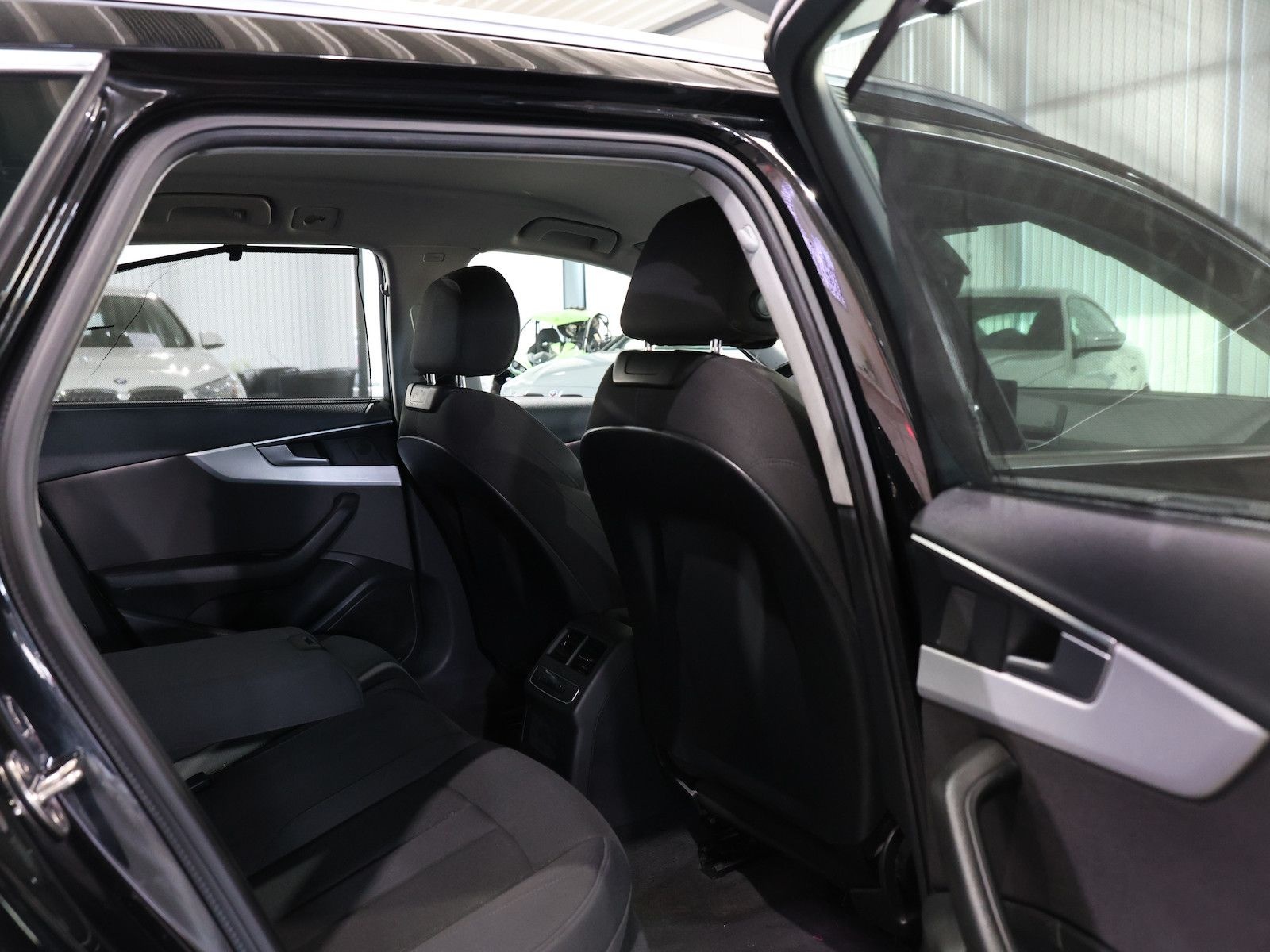 Audi A4 Avant 35 TFSI SPORT / 1.HAND / LED / NAVI+ foto 16