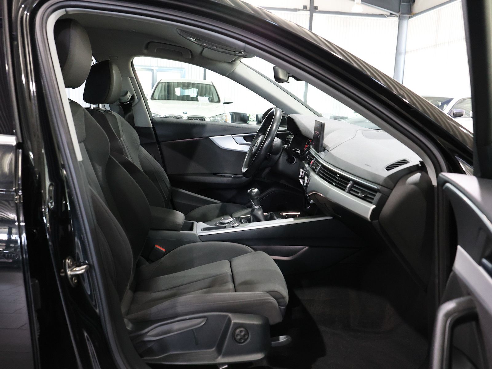 Audi A4 Avant 35 TFSI SPORT / 1.HAND / LED / NAVI+ foto 18