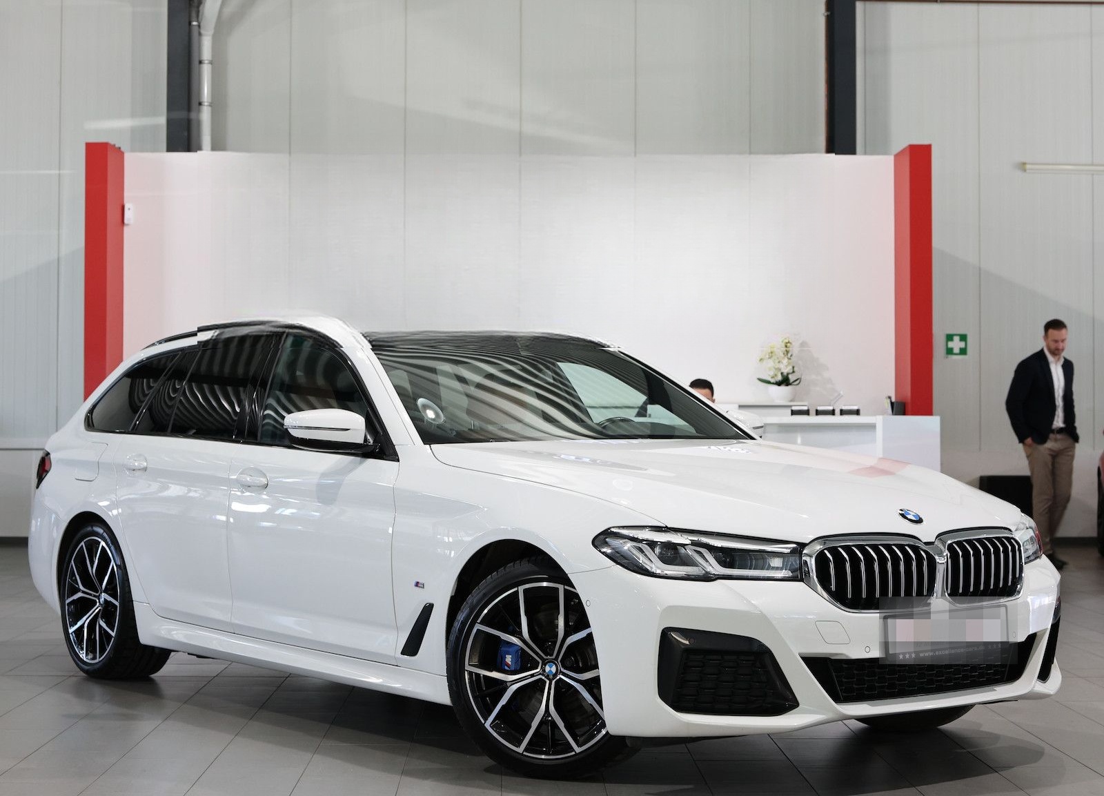 BMW 520d Touring xDrive M-SPORTPAKET WHITE & BROWN foto 2