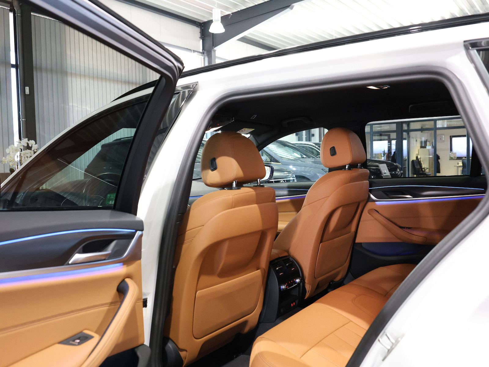 BMW 520d Touring xDrive M-SPORTPAKET WHITE & BROWN foto 15