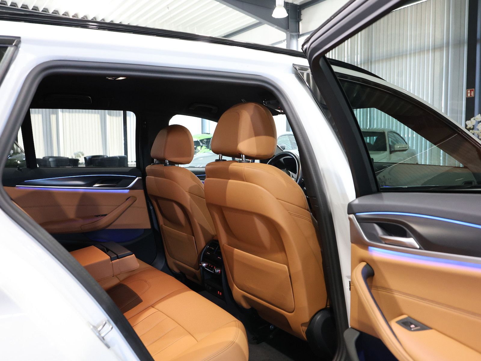 BMW 520d Touring xDrive M-SPORTPAKET WHITE & BROWN foto 16