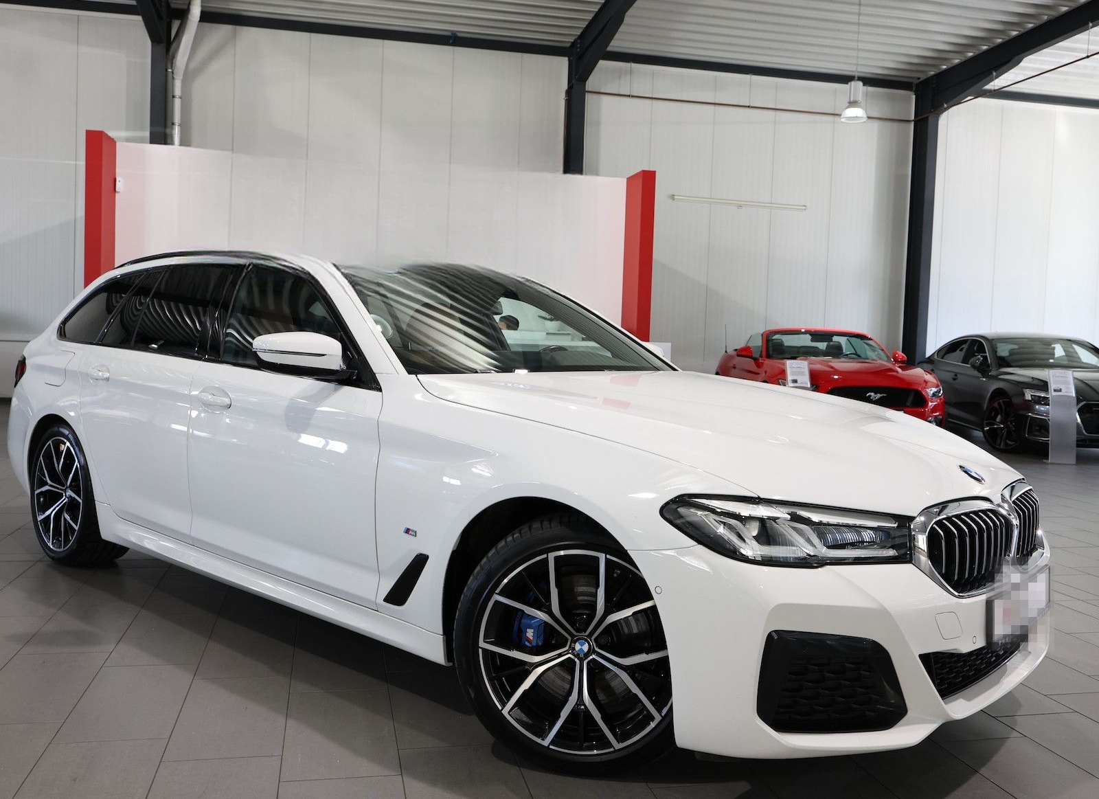 BMW 520d Touring xDrive M-SPORTPAKET WHITE & BROWN foto 3