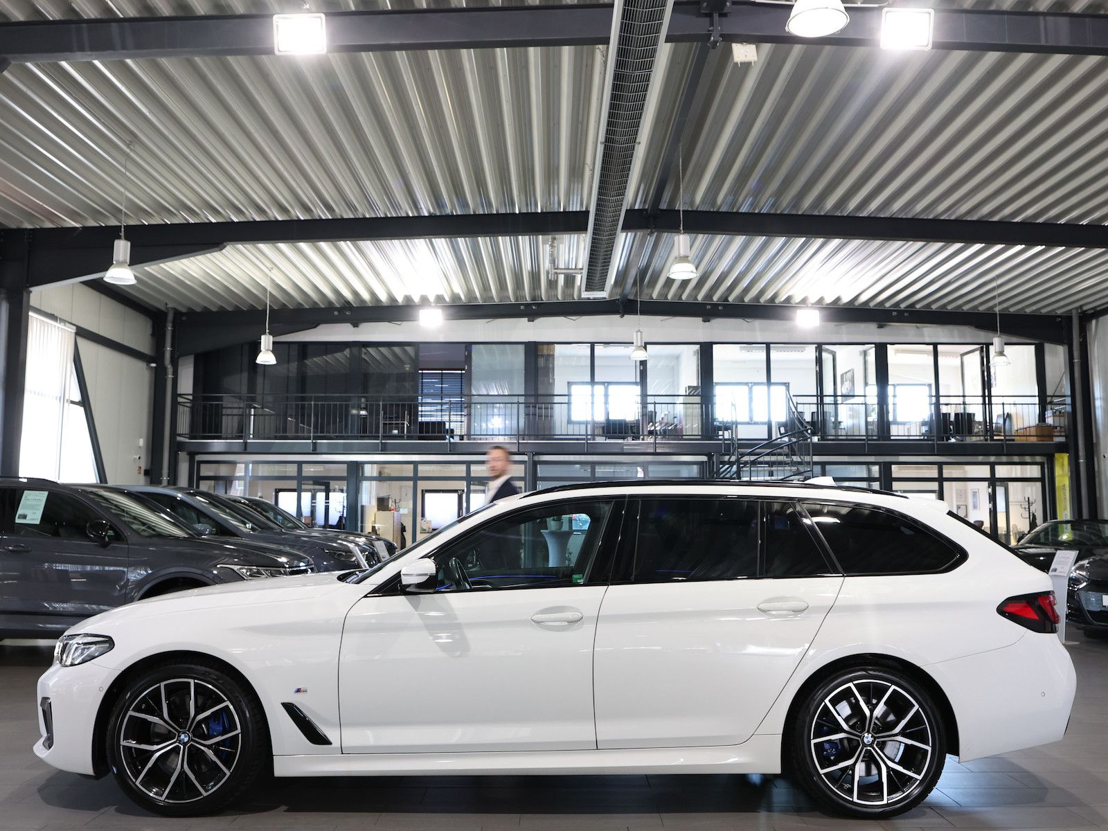 BMW 520d Touring xDrive M-SPORTPAKET WHITE & BROWN foto 8