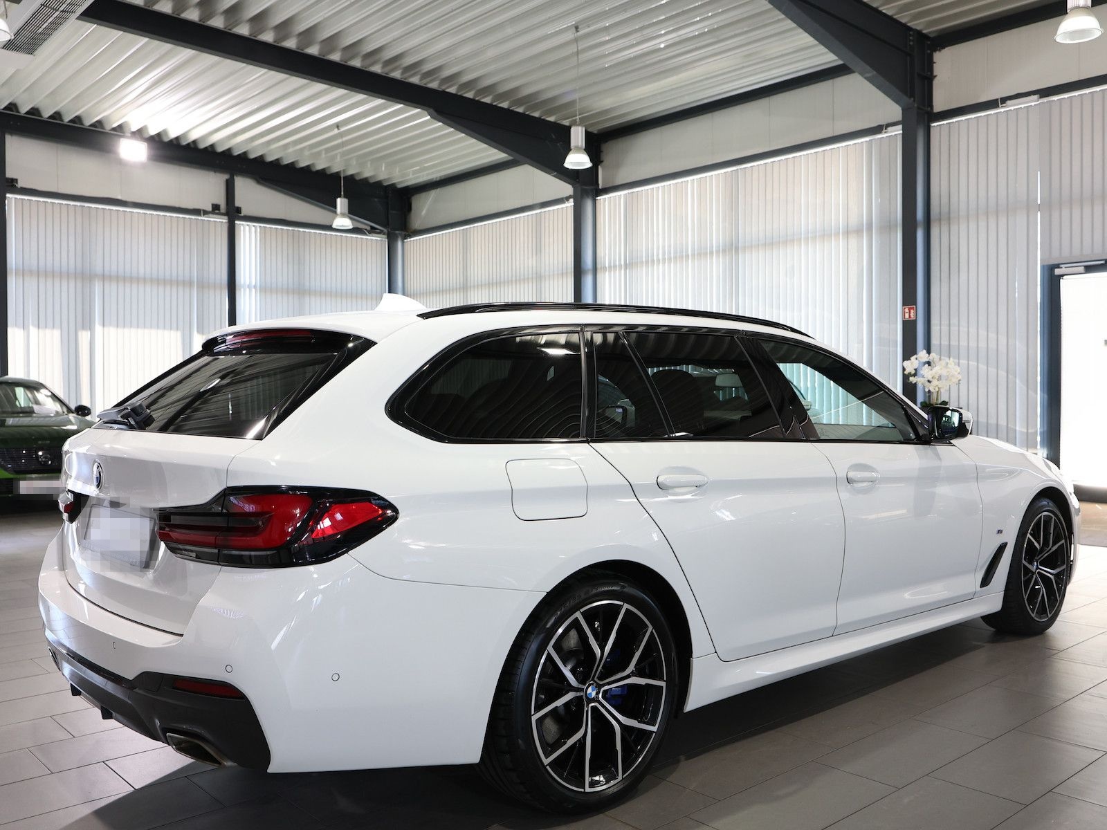 BMW 520d Touring xDrive M-SPORTPAKET WHITE & BROWN foto 10