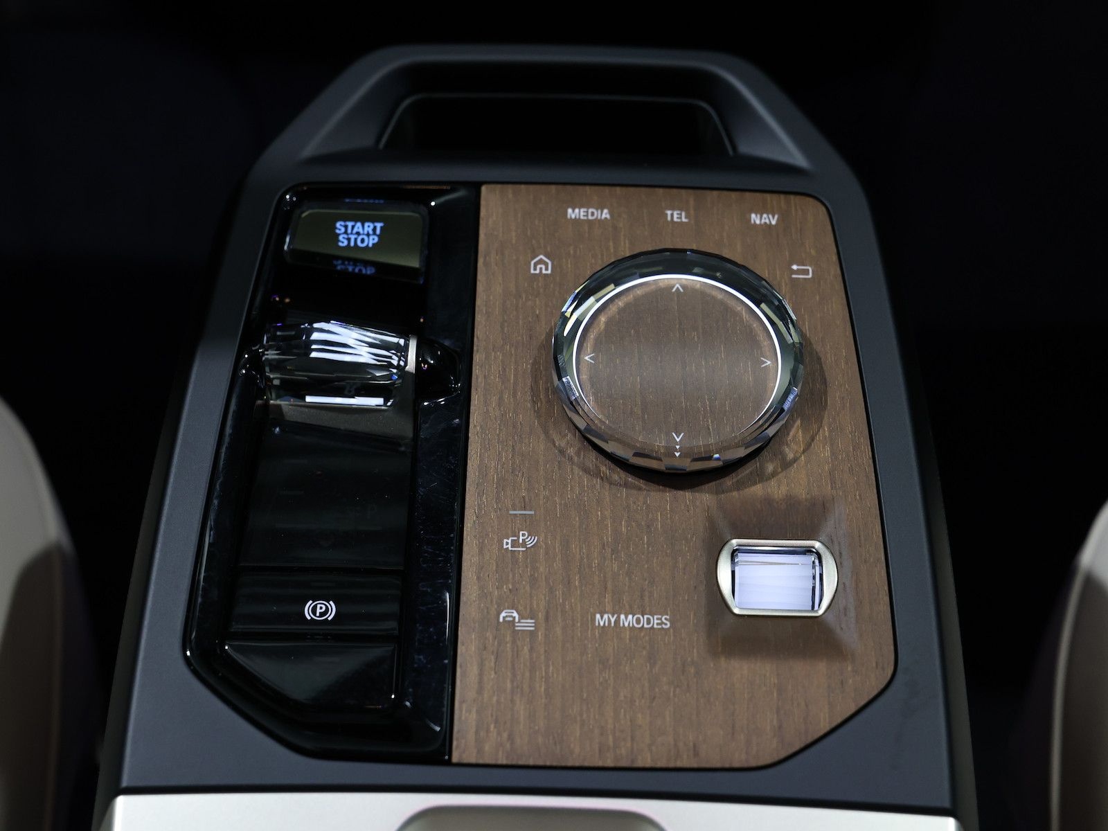 BMW iX 40 xDrive SPORT TITAN GLAS STORM EINZELSTÜCK foto 24