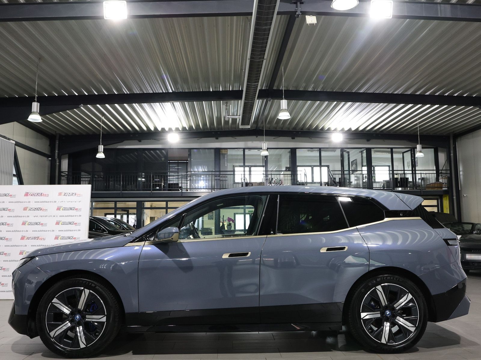 BMW iX 40 xDrive SPORT TITAN GLAS STORM EINZELSTÜCK foto 10