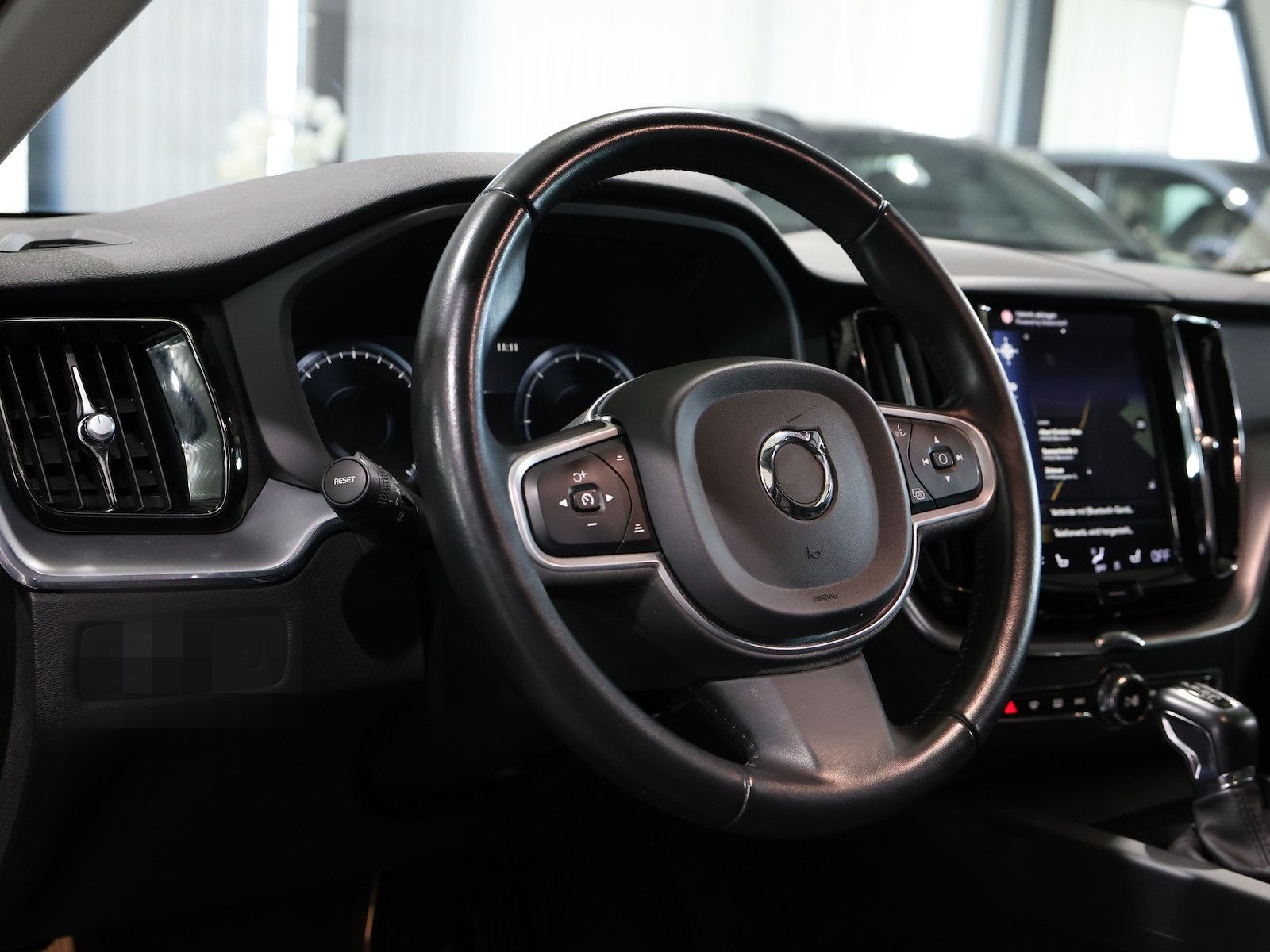 Volvo XC60 D4 MOMENTUM PRO / PANORAMA, MATRIX-LED foto 14