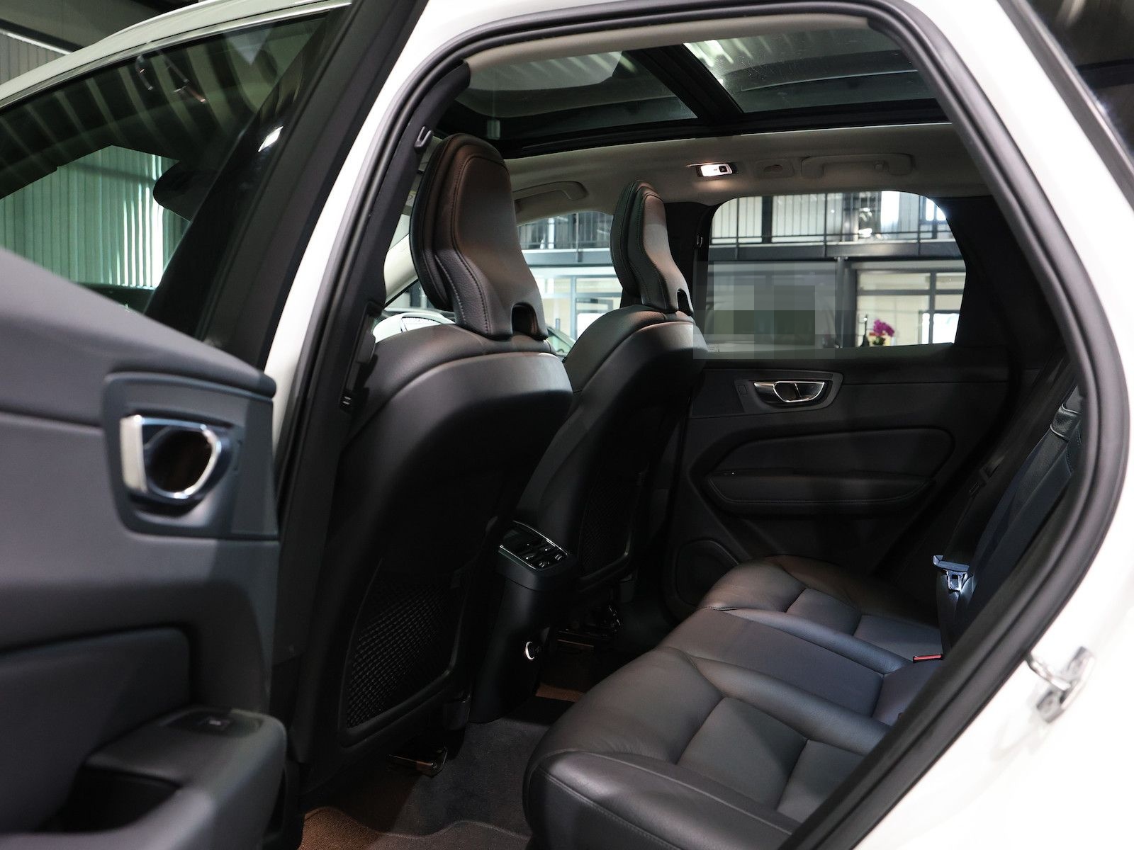 Volvo XC60 D4 MOMENTUM PRO / PANORAMA, MATRIX-LED foto 15