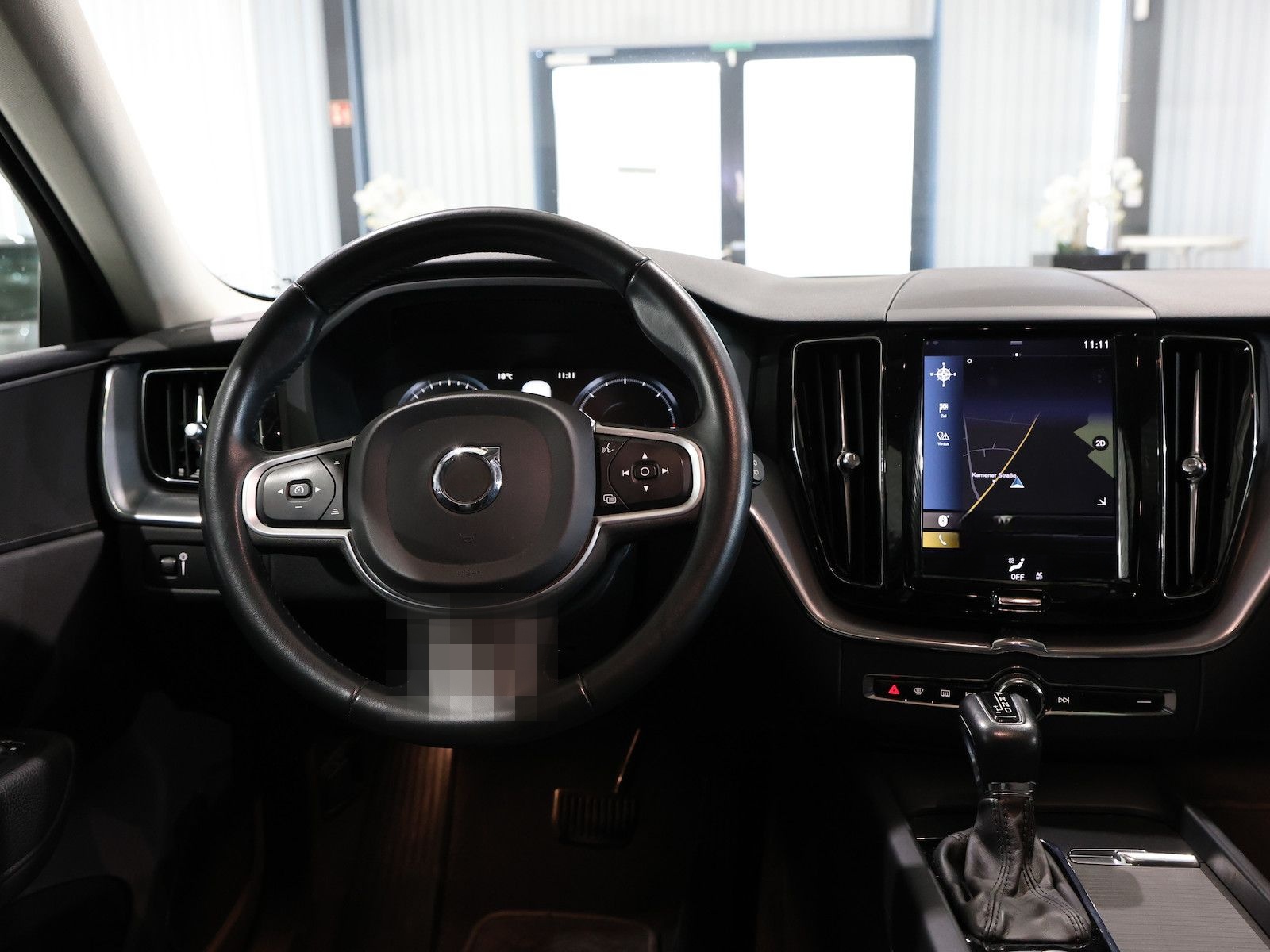 Volvo XC60 D4 MOMENTUM PRO / PANORAMA, MATRIX-LED foto 16