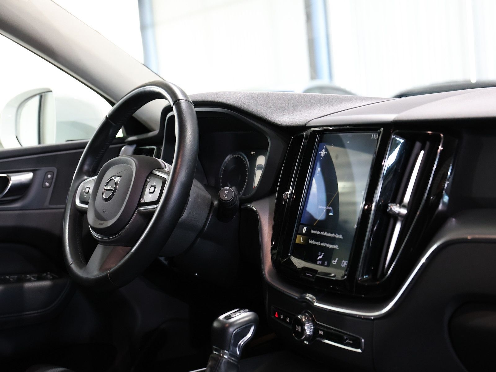 Volvo XC60 D4 MOMENTUM PRO / PANORAMA, MATRIX-LED foto 22