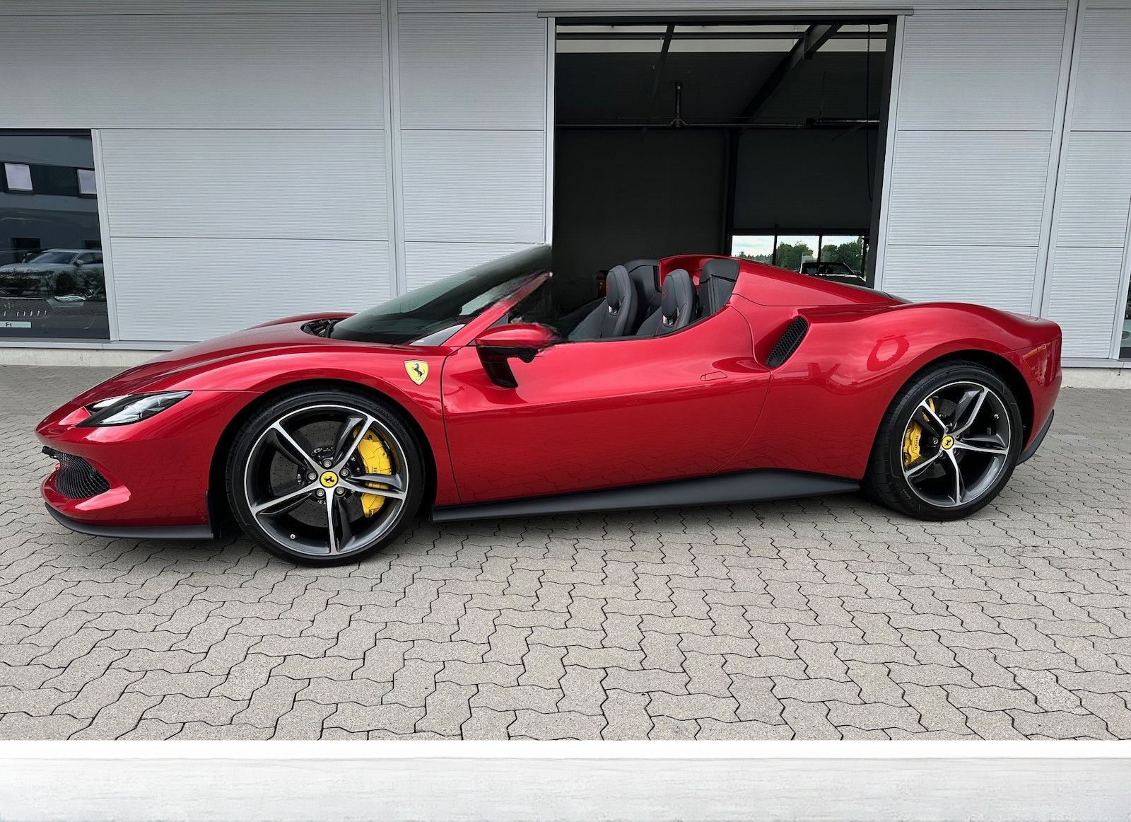 Ferrari 296 GTS Sonderfarbe Rosso Magma UPE 385´T 1. Hd foto 2