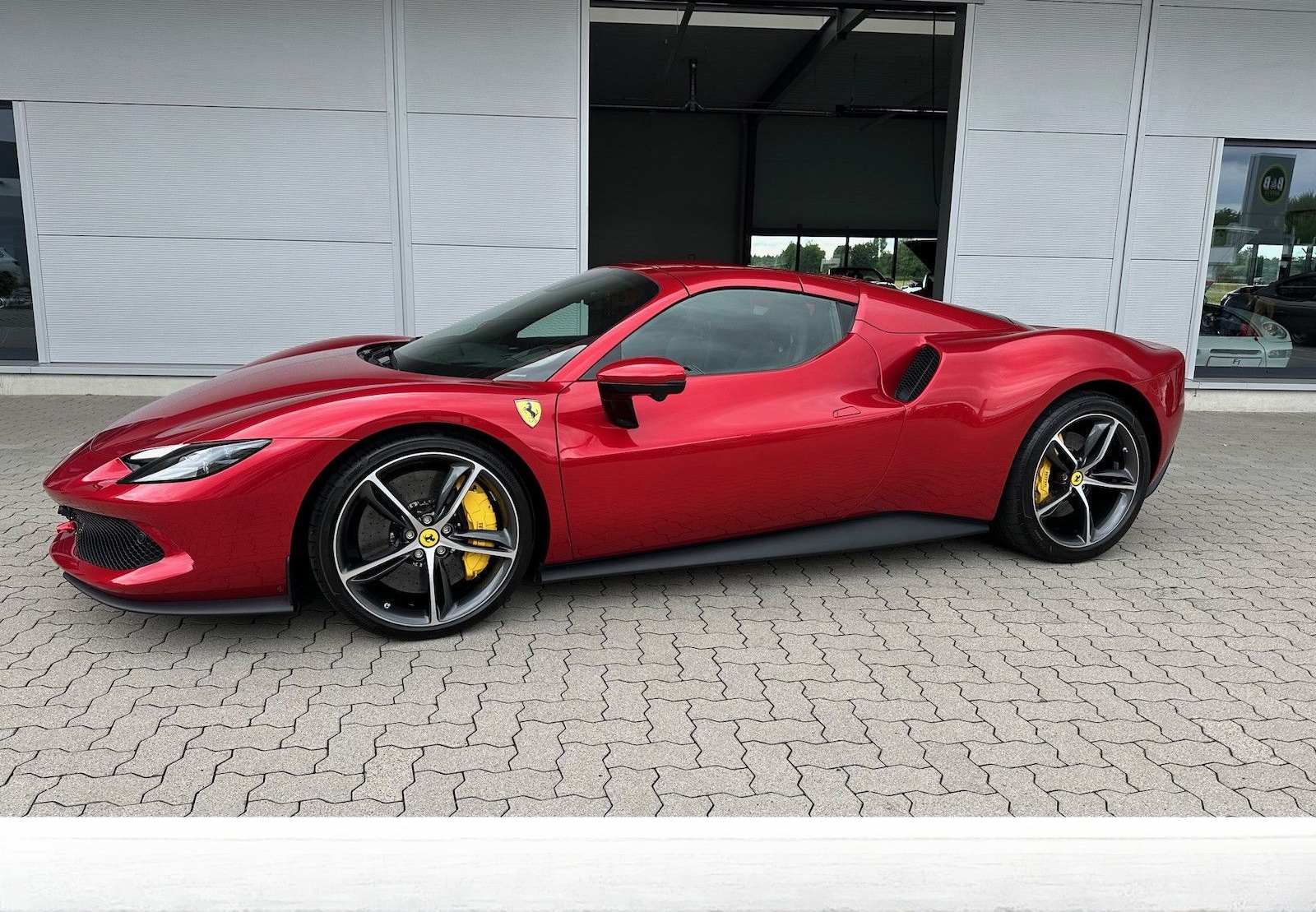 Ferrari 296 GTS Sonderfarbe Rosso Magma UPE 385´T 1. Hd foto 3