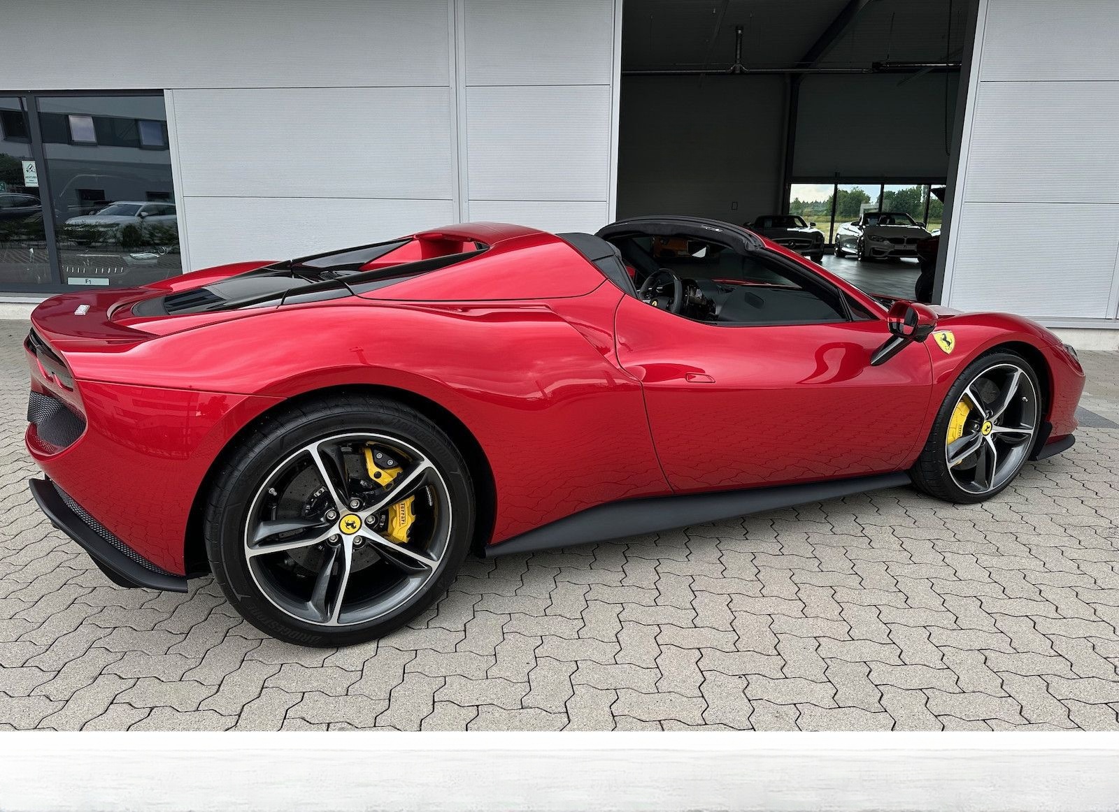 Ferrari 296 GTS Sonderfarbe Rosso Magma UPE 385´T 1. Hd foto 5