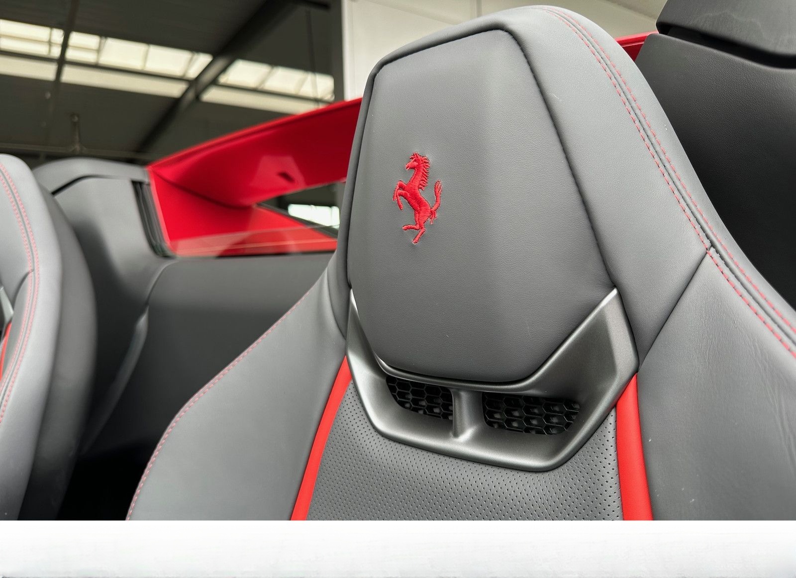 Ferrari 296 GTS Sonderfarbe Rosso Magma UPE 385´T 1. Hd foto 8